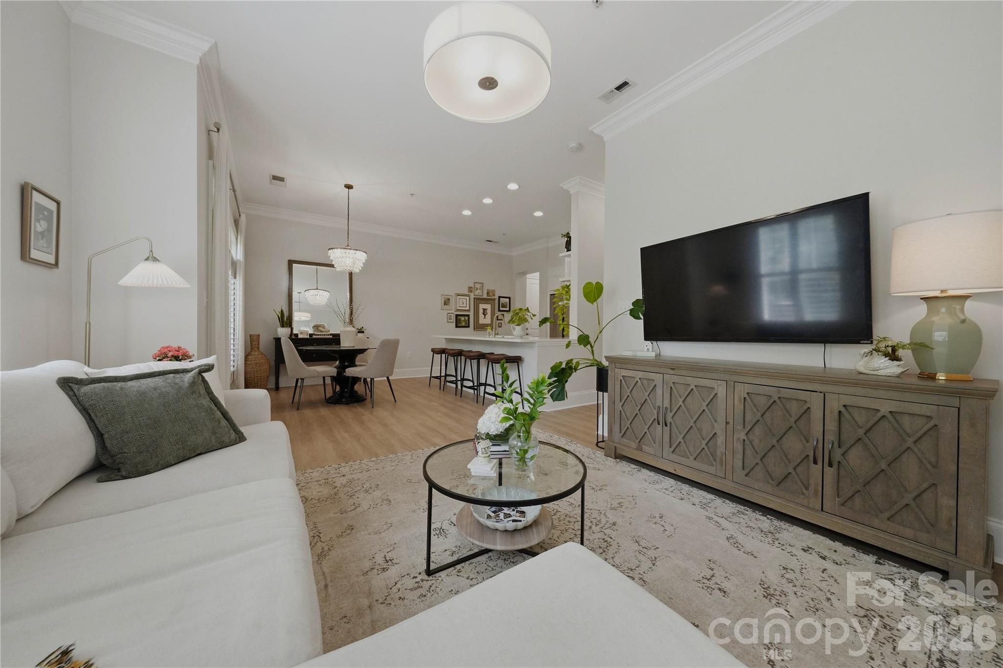 2946 Selwyn Avenue 112 Property Photo 12