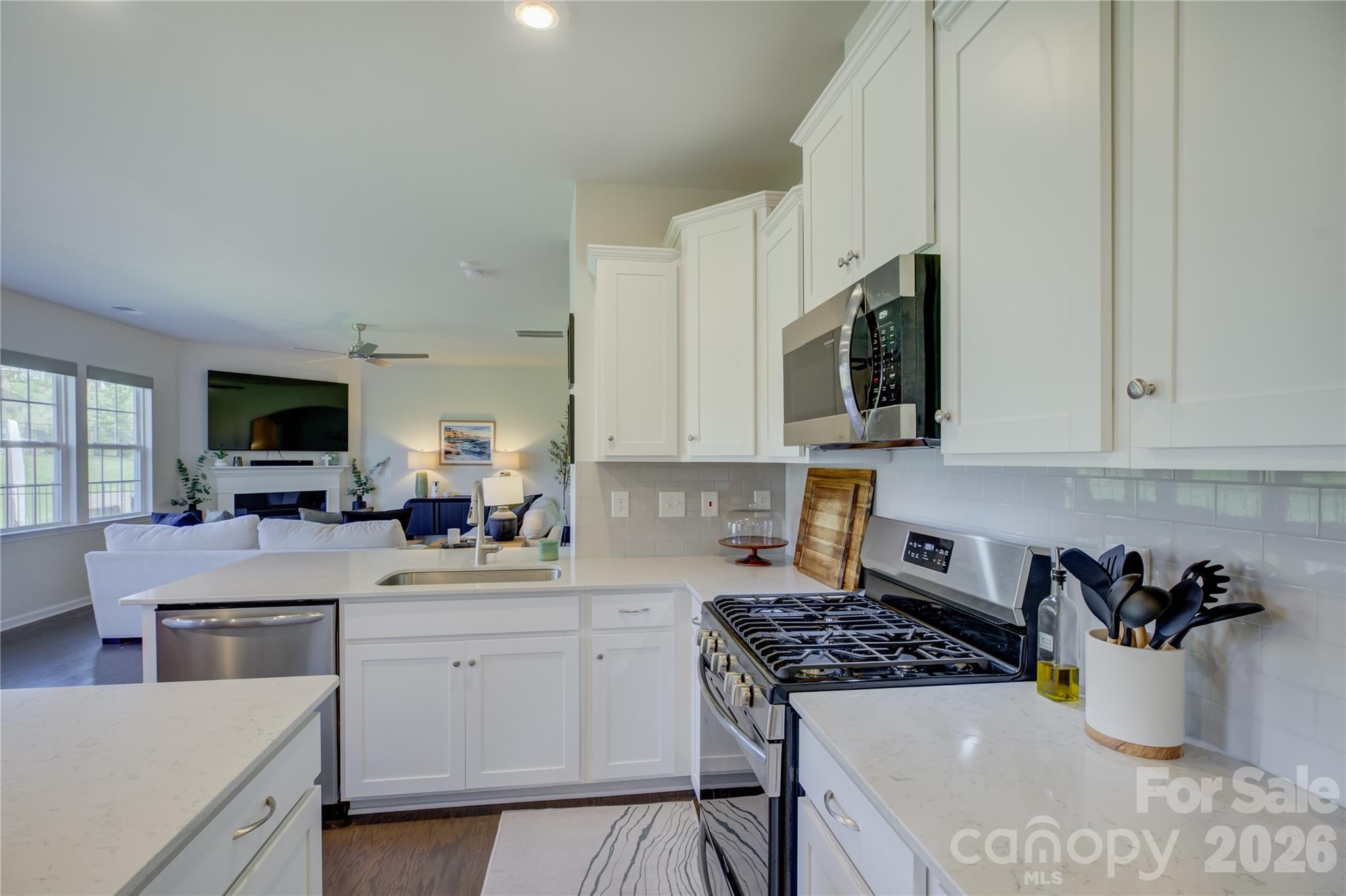 17812 New Mark Avenue Property Photo 13