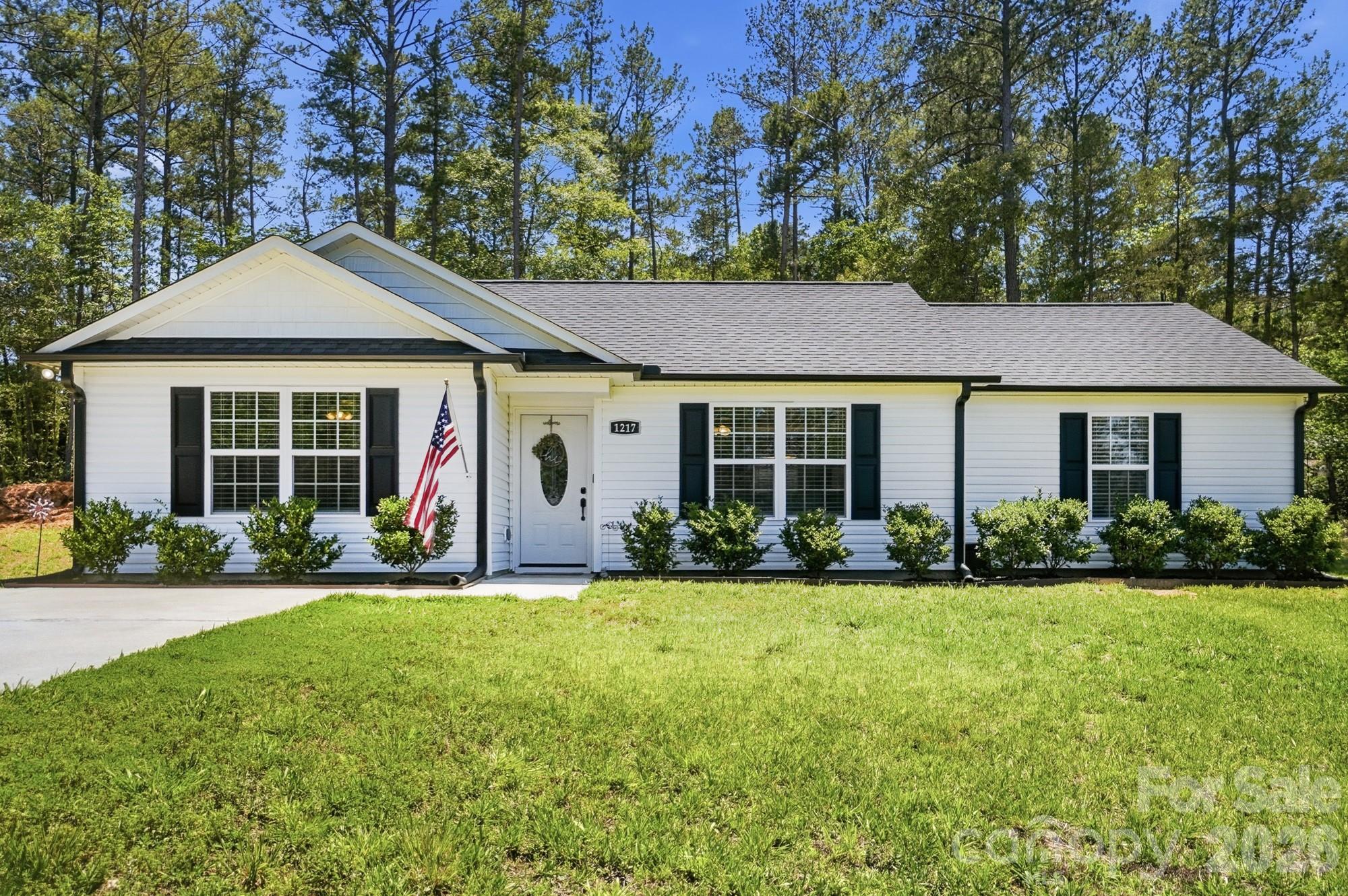 1217 Belmont Circle Drive Property Photo 1