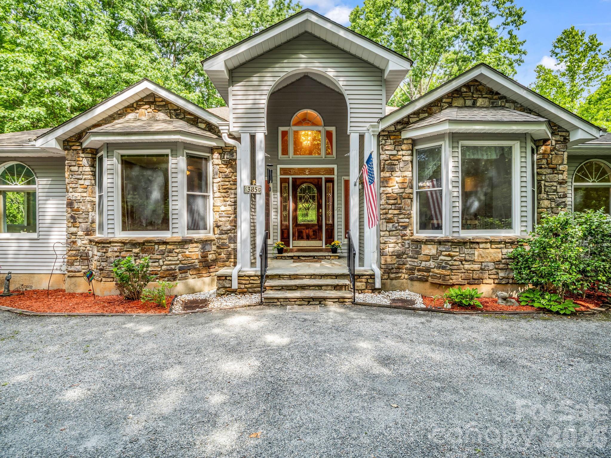 385 Park Street Property Photo 2