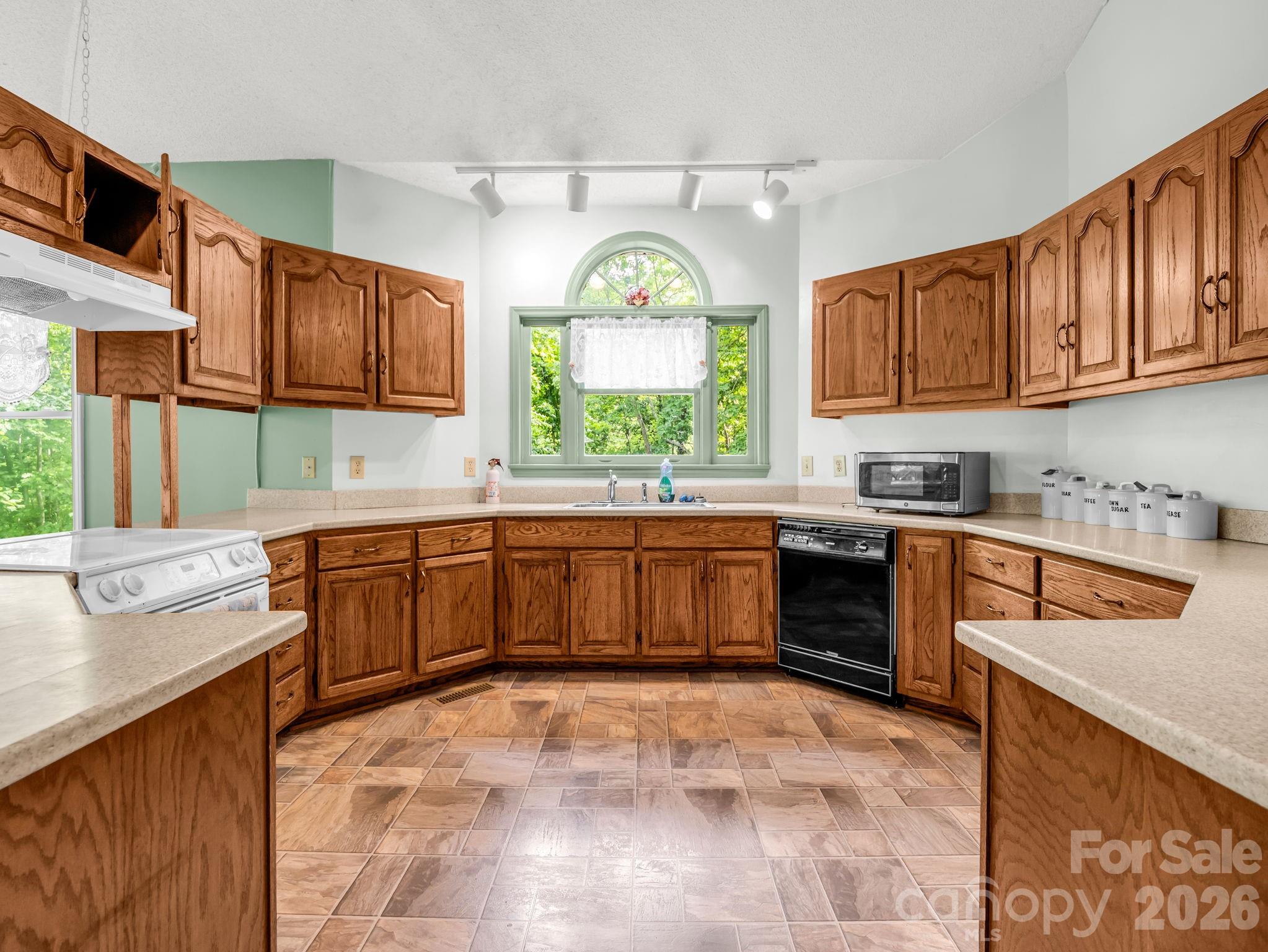 385 Park Street Property Photo 13