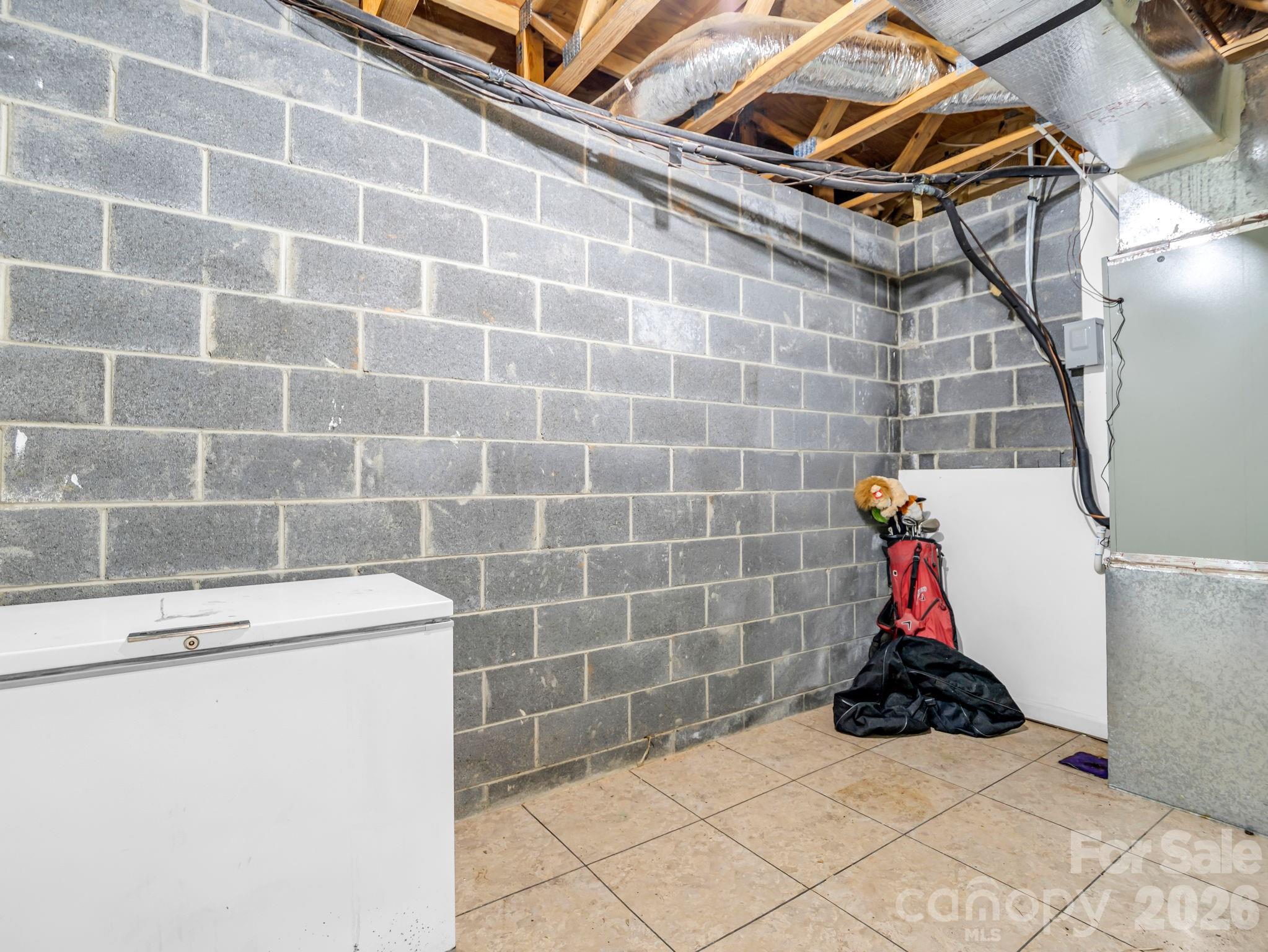 385 Park Street Property Photo 38