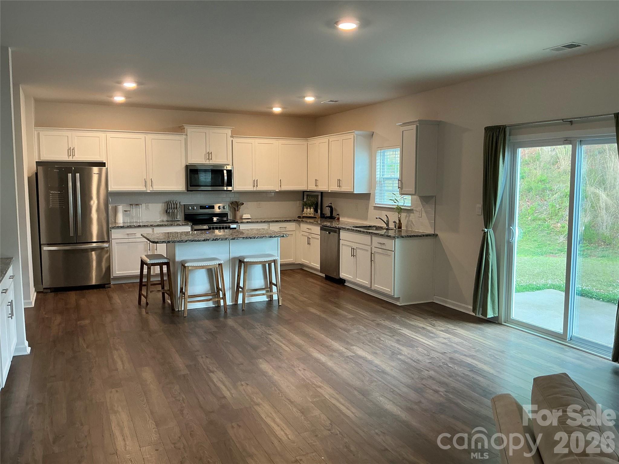 534 Yellow Birch Drive Property Photo 4