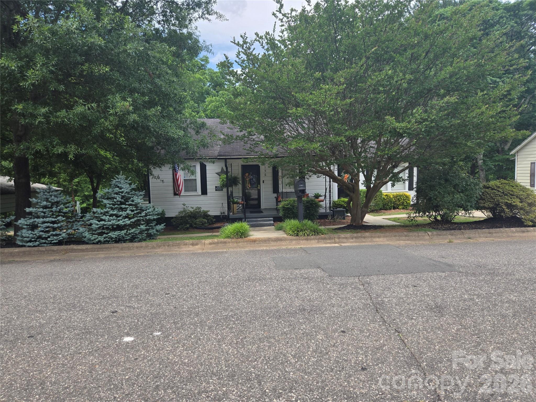 156 S Caldwell Avenue Property Photo
