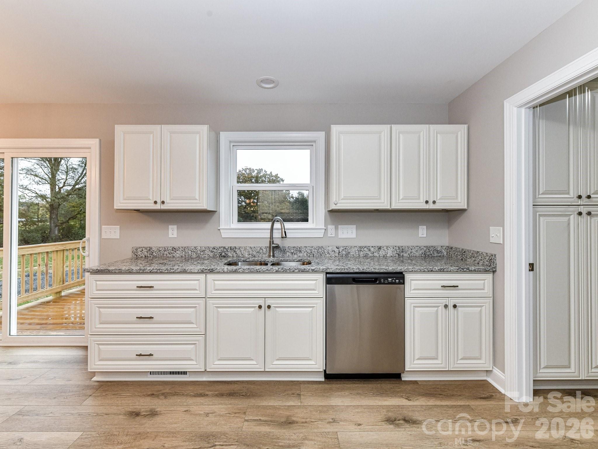 573 Wade Road Property Photo 6