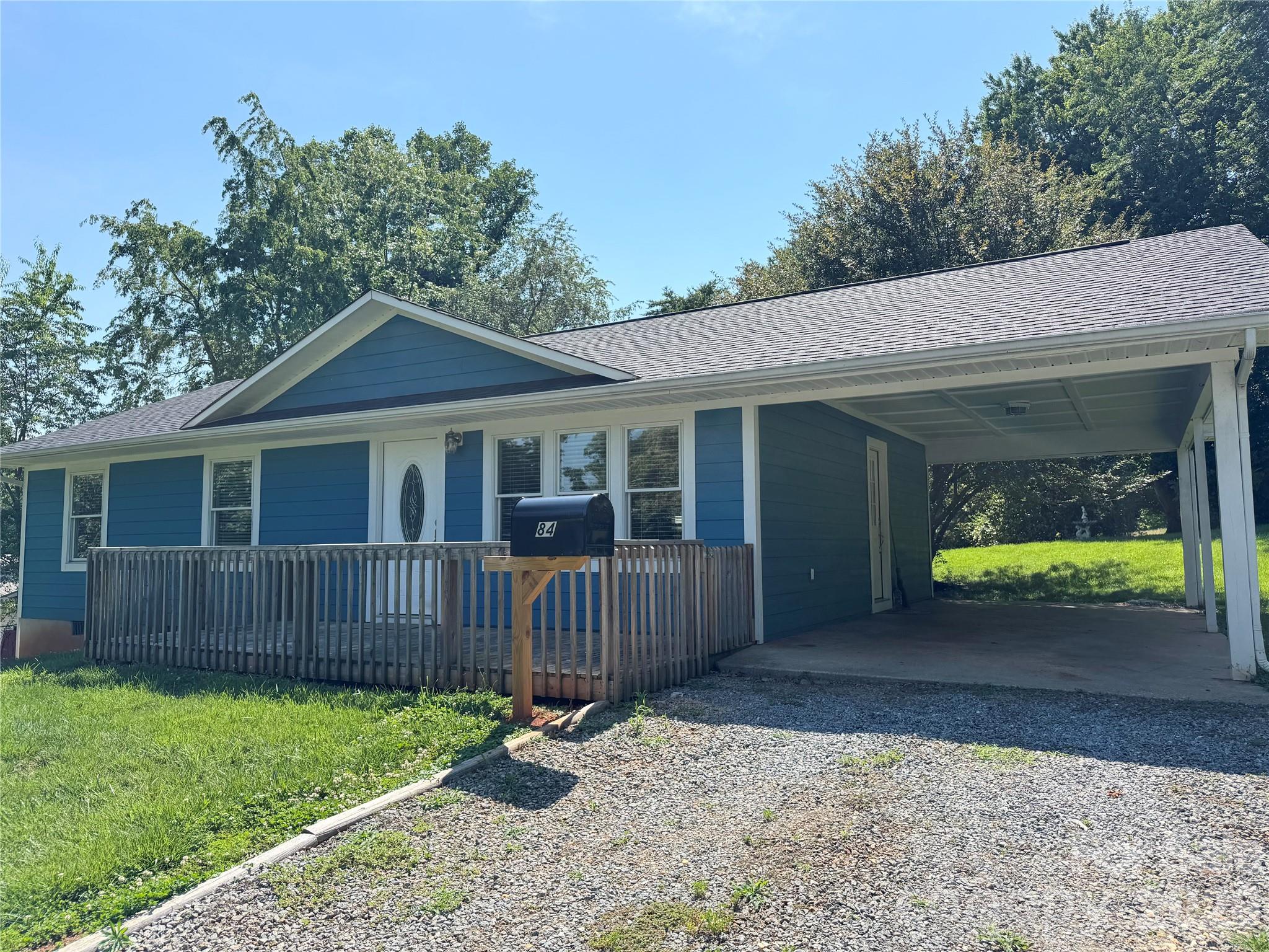 84 E Hunt Drive Property Photo 2