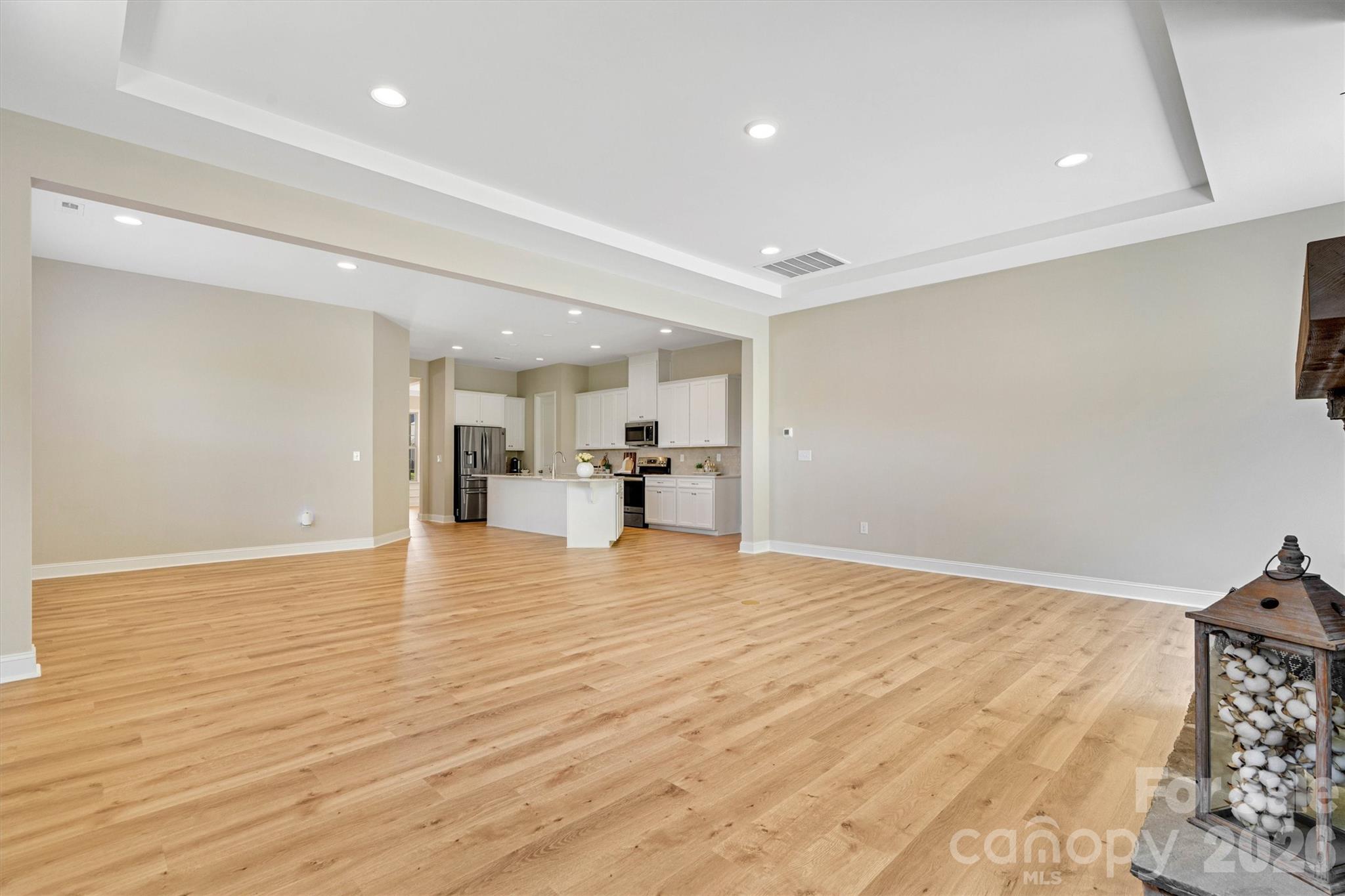 8091 Woodline Lane Property Photo 10
