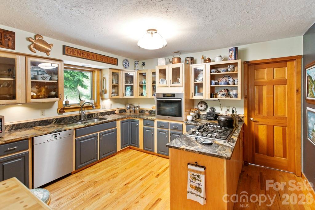 31 Valley Cove Place Property Photo 7