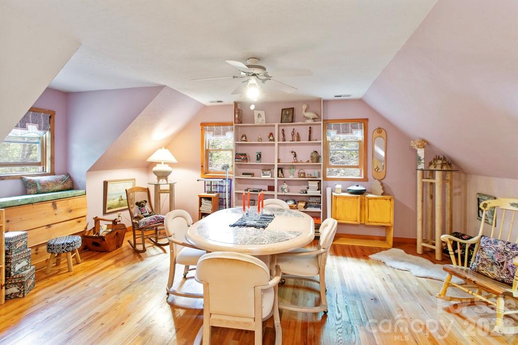 31 Valley Cove Place Property Photo 13