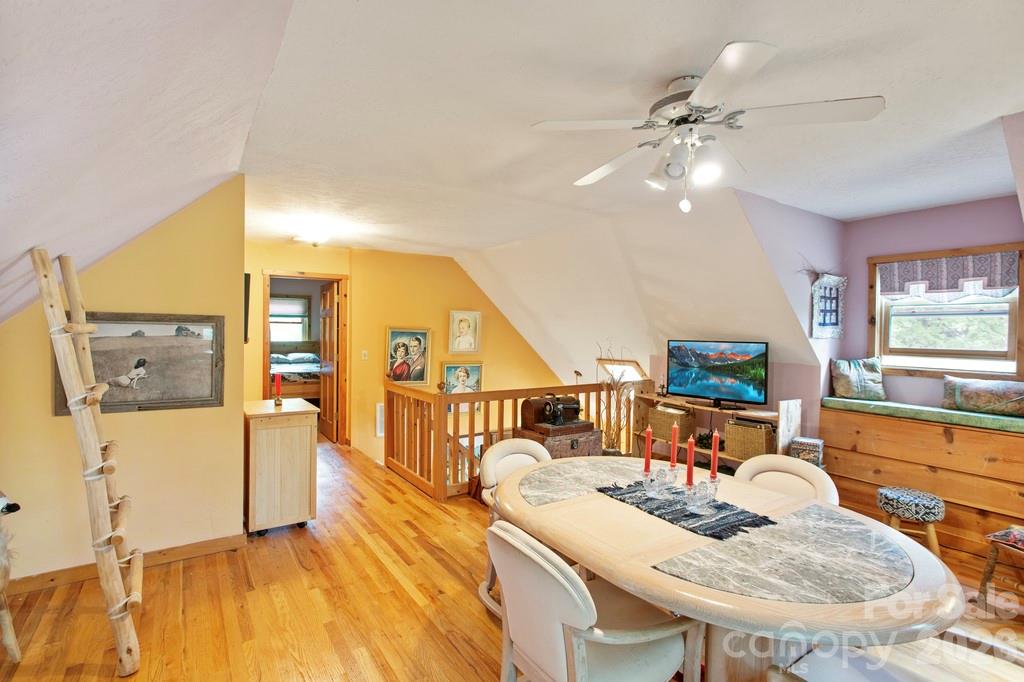 31 Valley Cove Place Property Photo 14