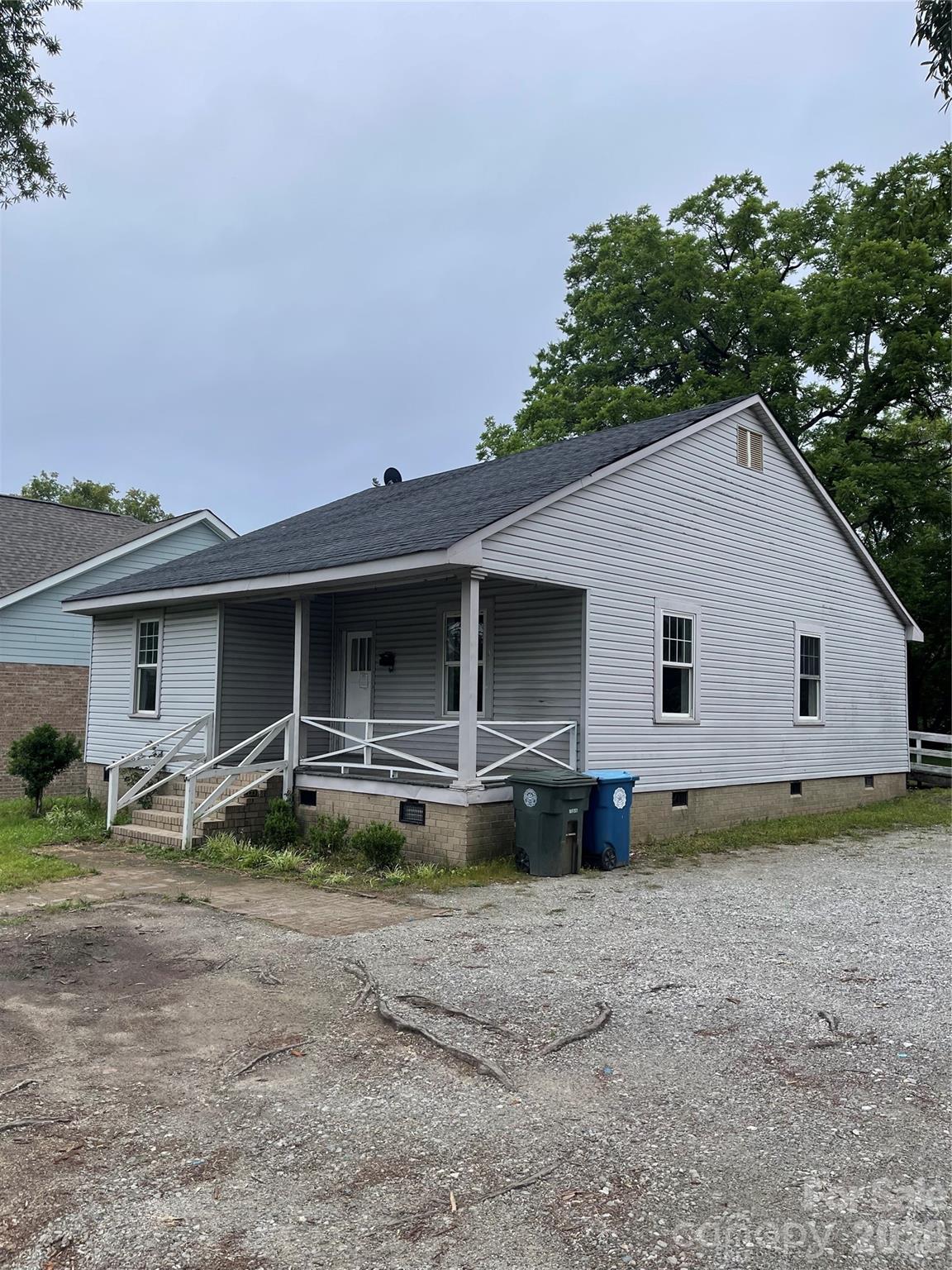 922 N Main Street Property Photo 2