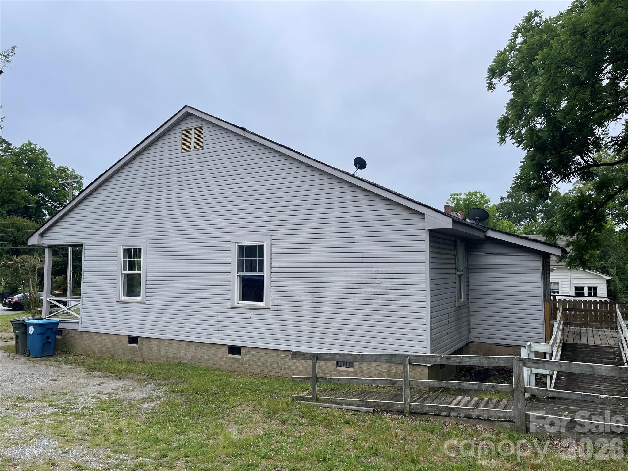 922 N Main Street Property Photo 3