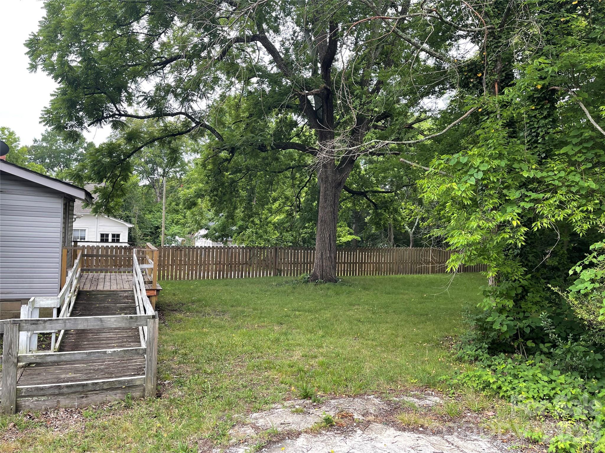 922 N Main Street Property Photo 4