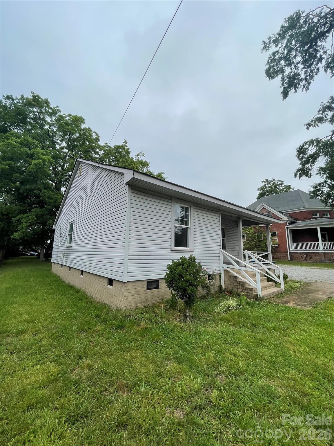 922 N Main Street Property Photo 7