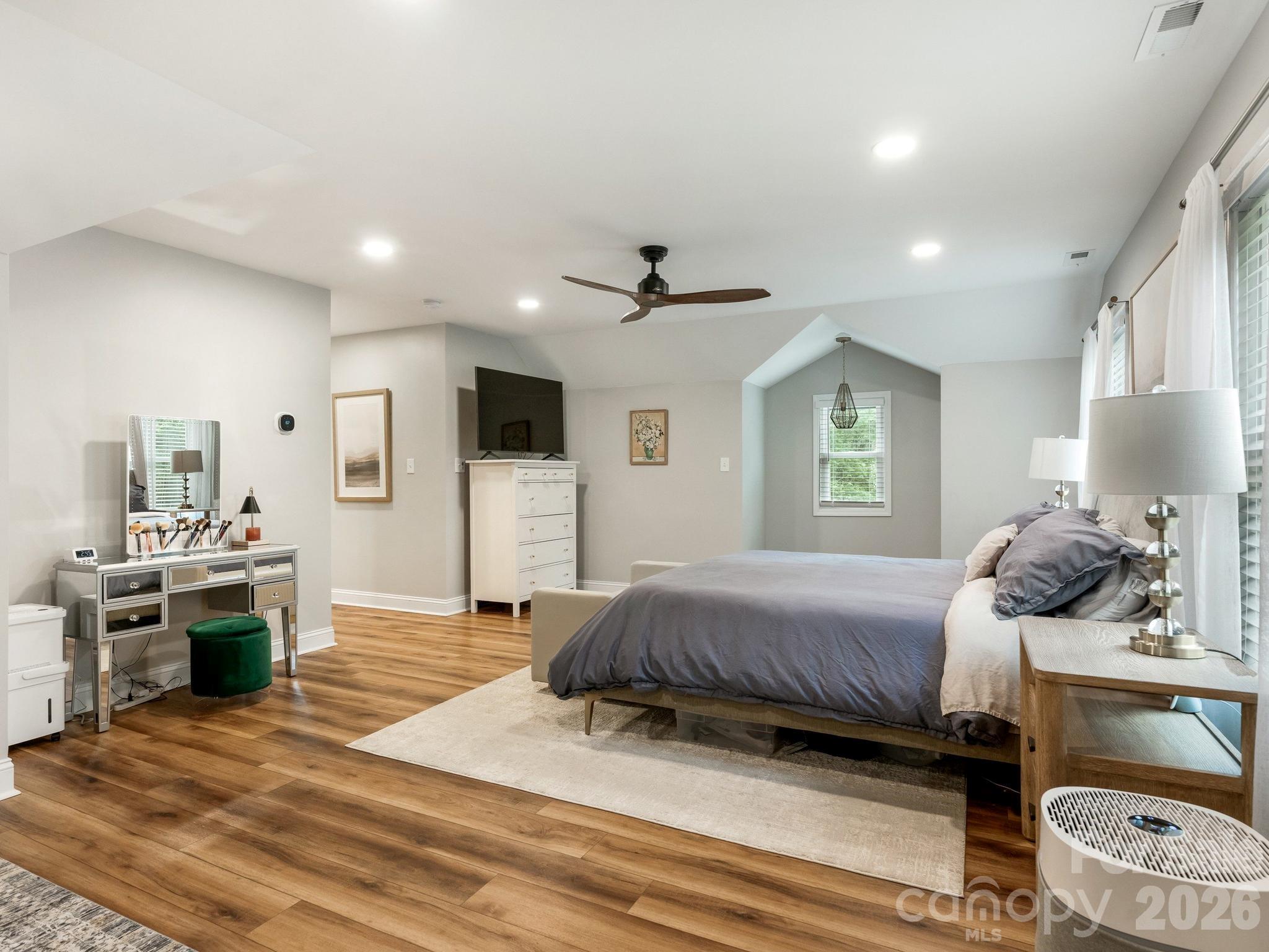 6801 Rollingridge Drive Property Photo 18