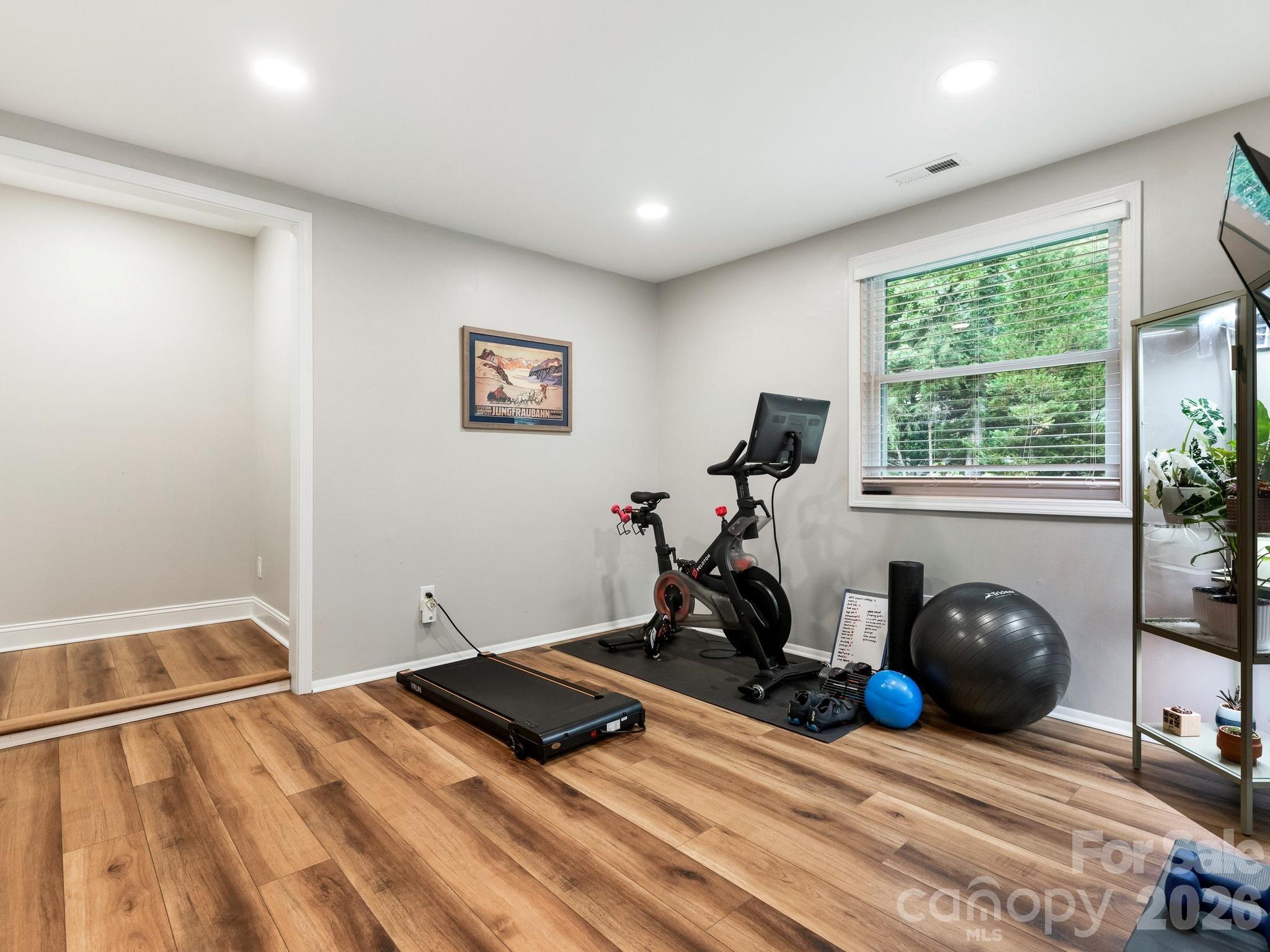 6801 Rollingridge Drive Property Photo 22
