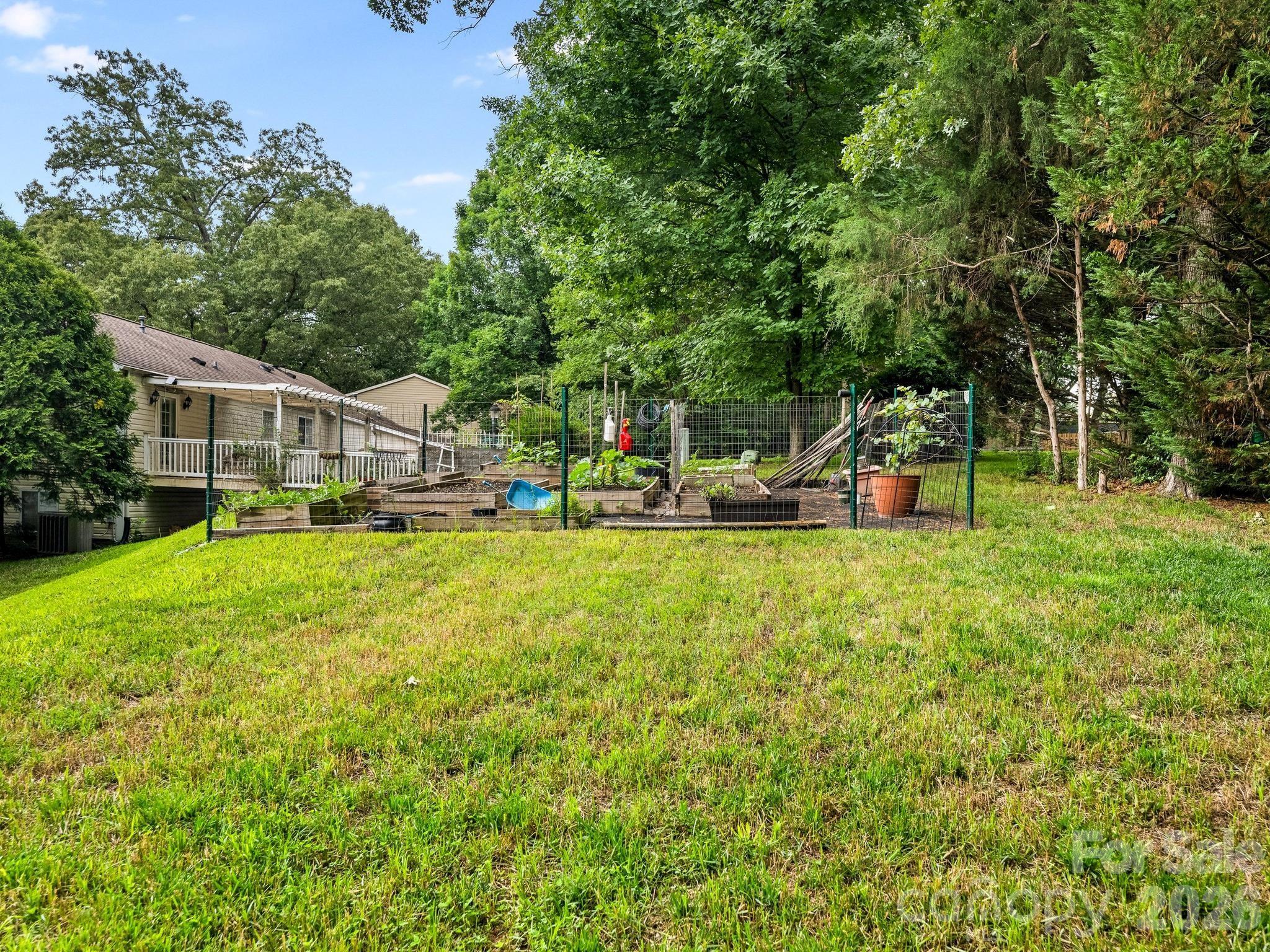 6801 Rollingridge Drive Property Photo 30