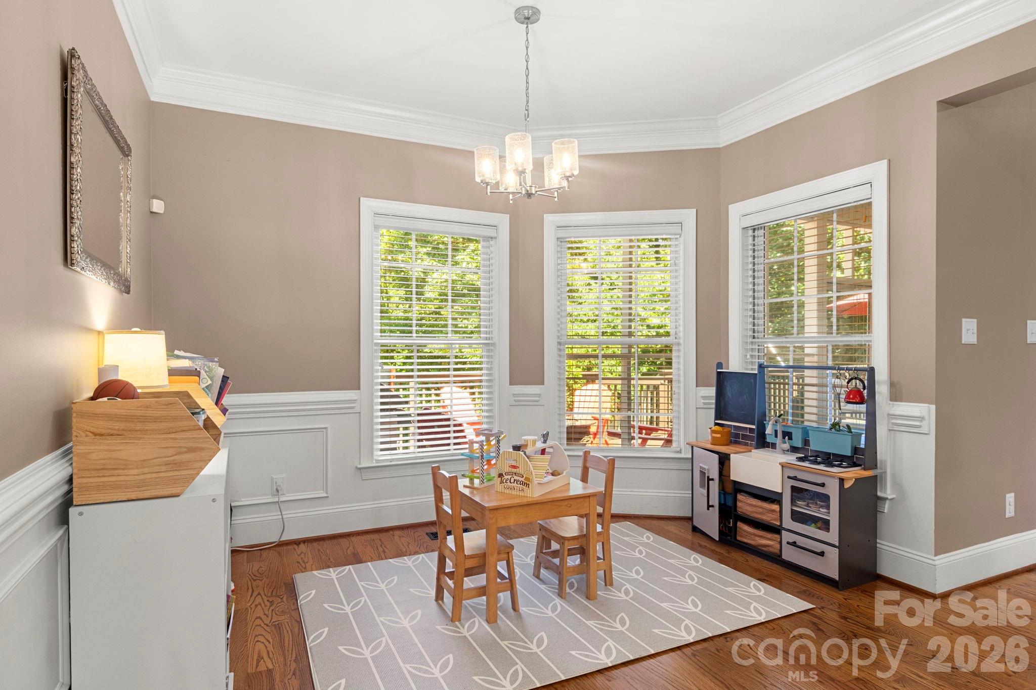 587 Amesbury Drive Property Photo 13