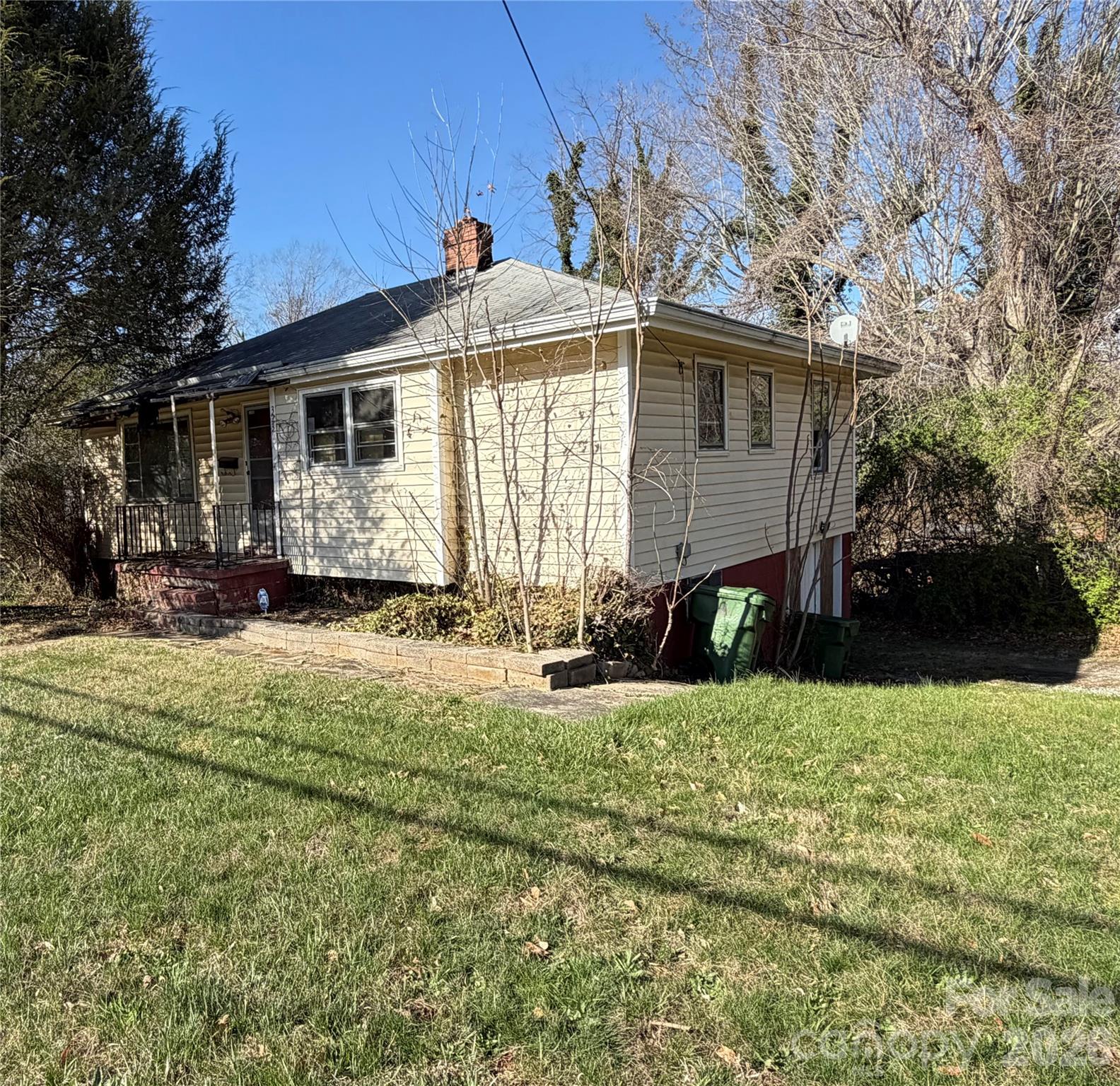 323 Pearson Drive Property Photo 1