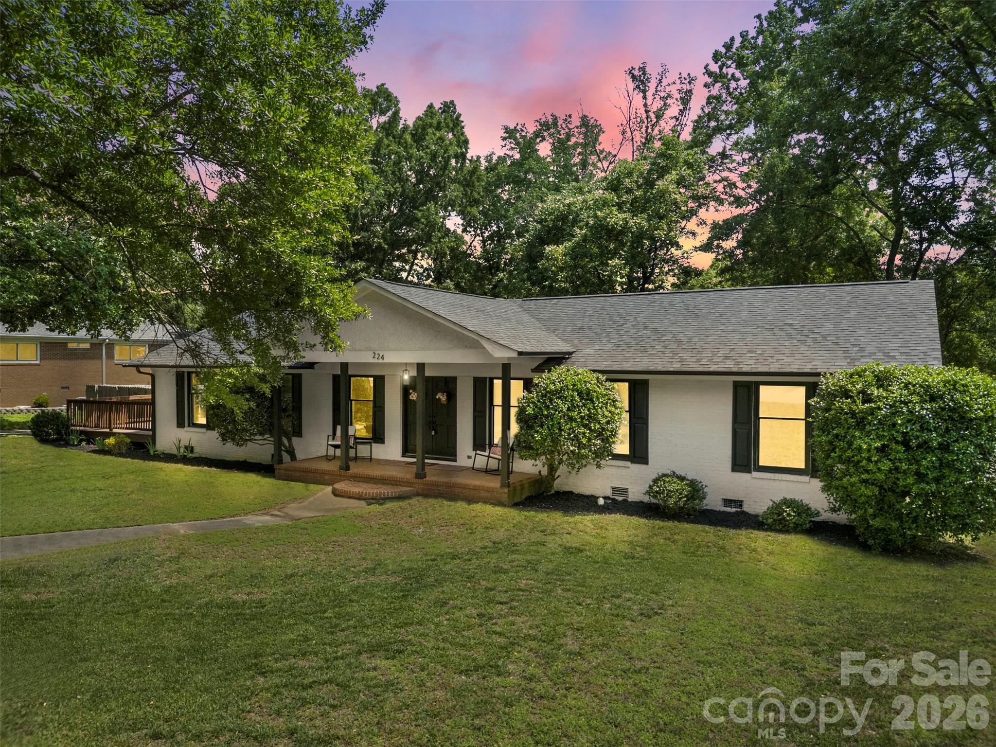 224 Sturbridge Drive Property Photo 1