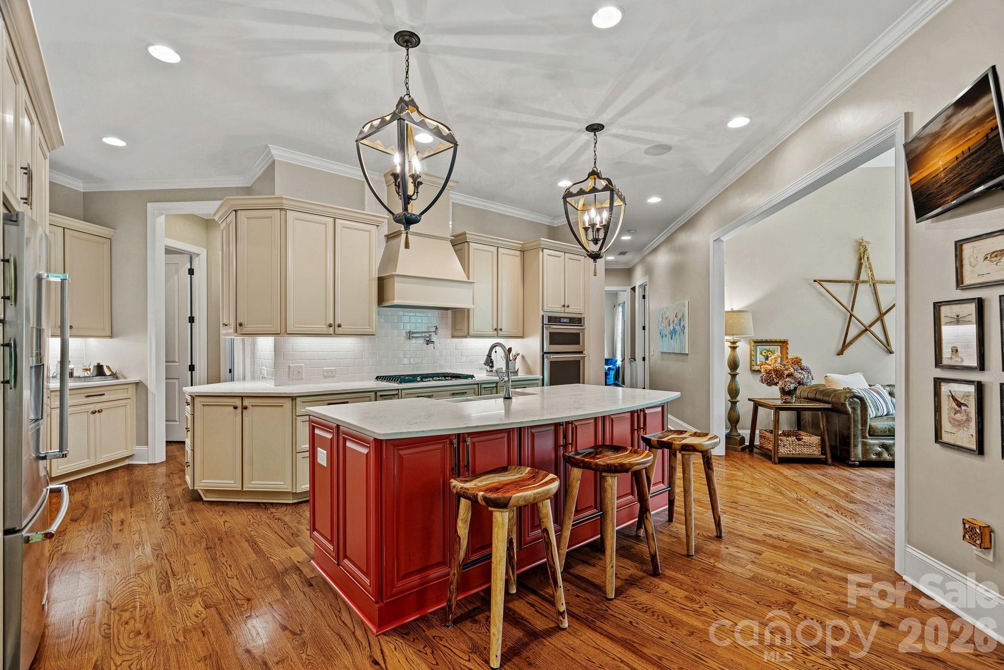 6808 Live Oaks Lane Property Photo 6