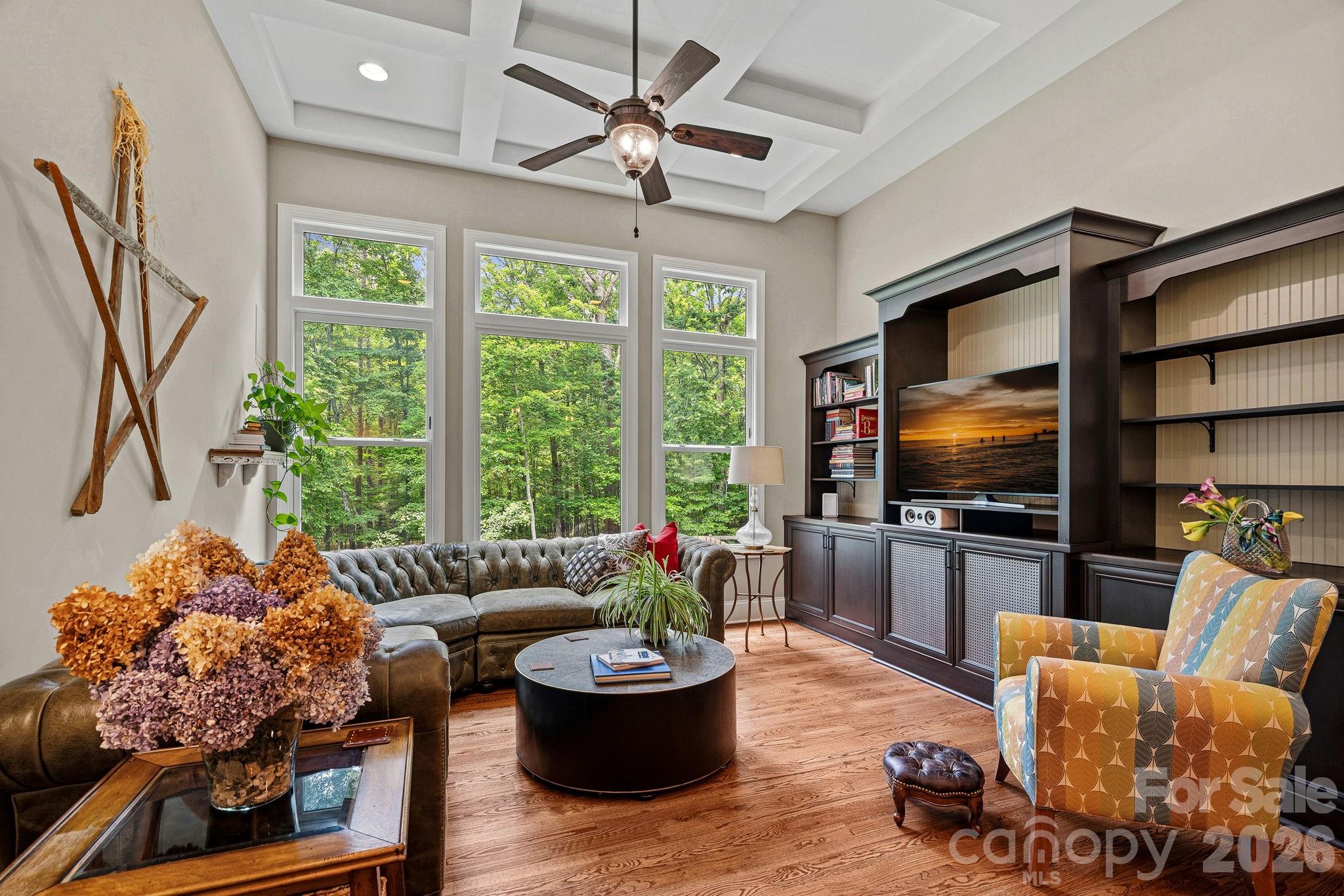 6808 Live Oaks Lane Property Photo 11
