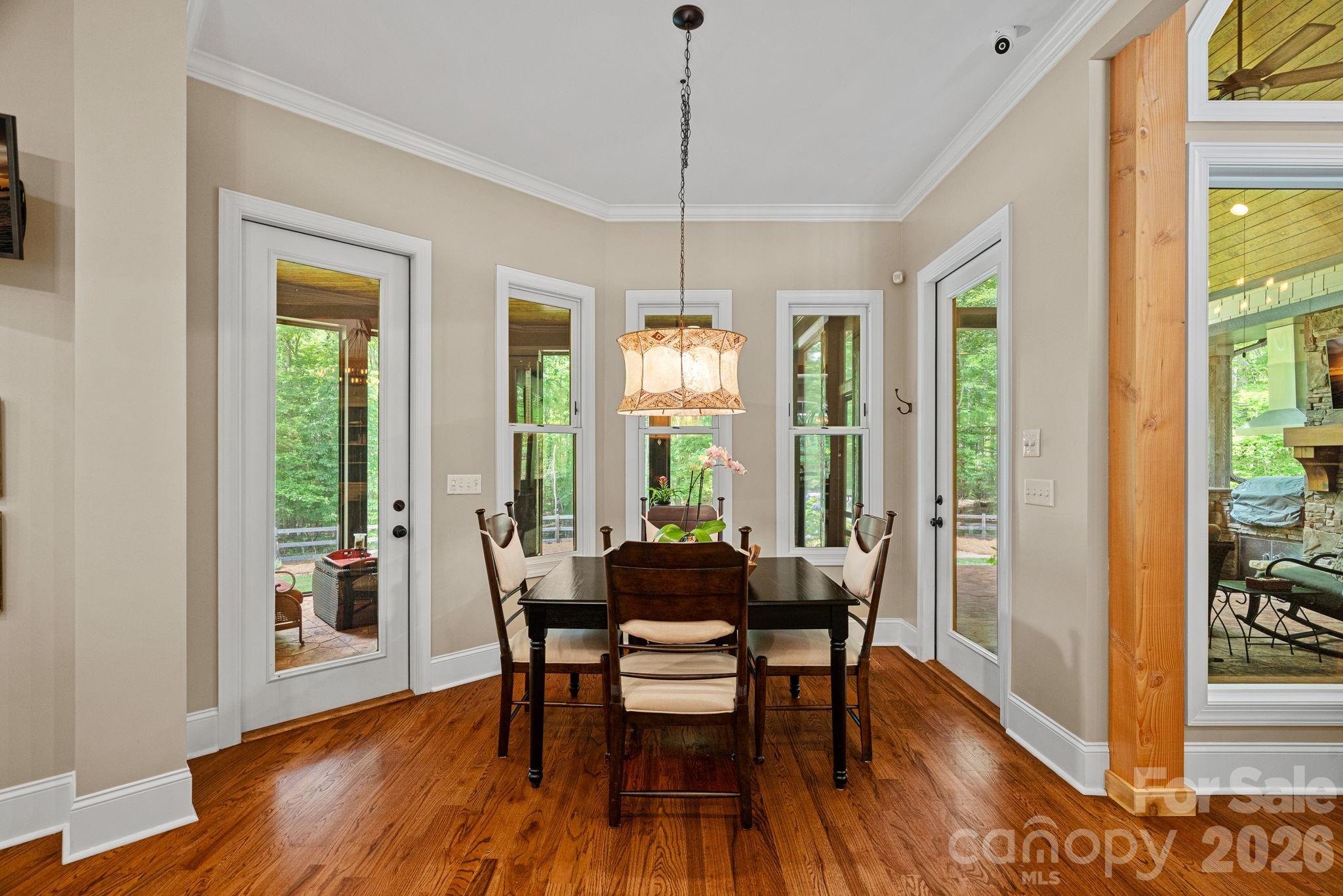 6808 Live Oaks Lane Property Photo 13