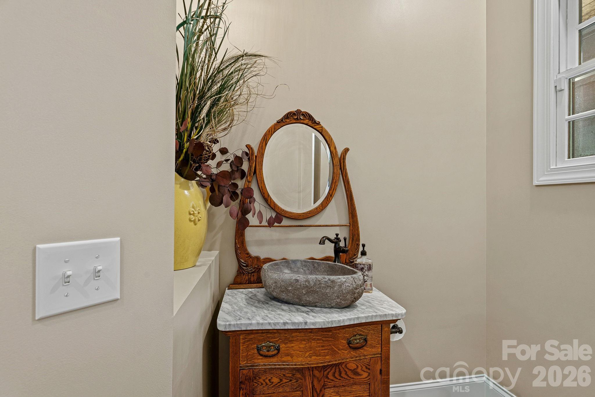 6808 Live Oaks Lane Property Photo 19