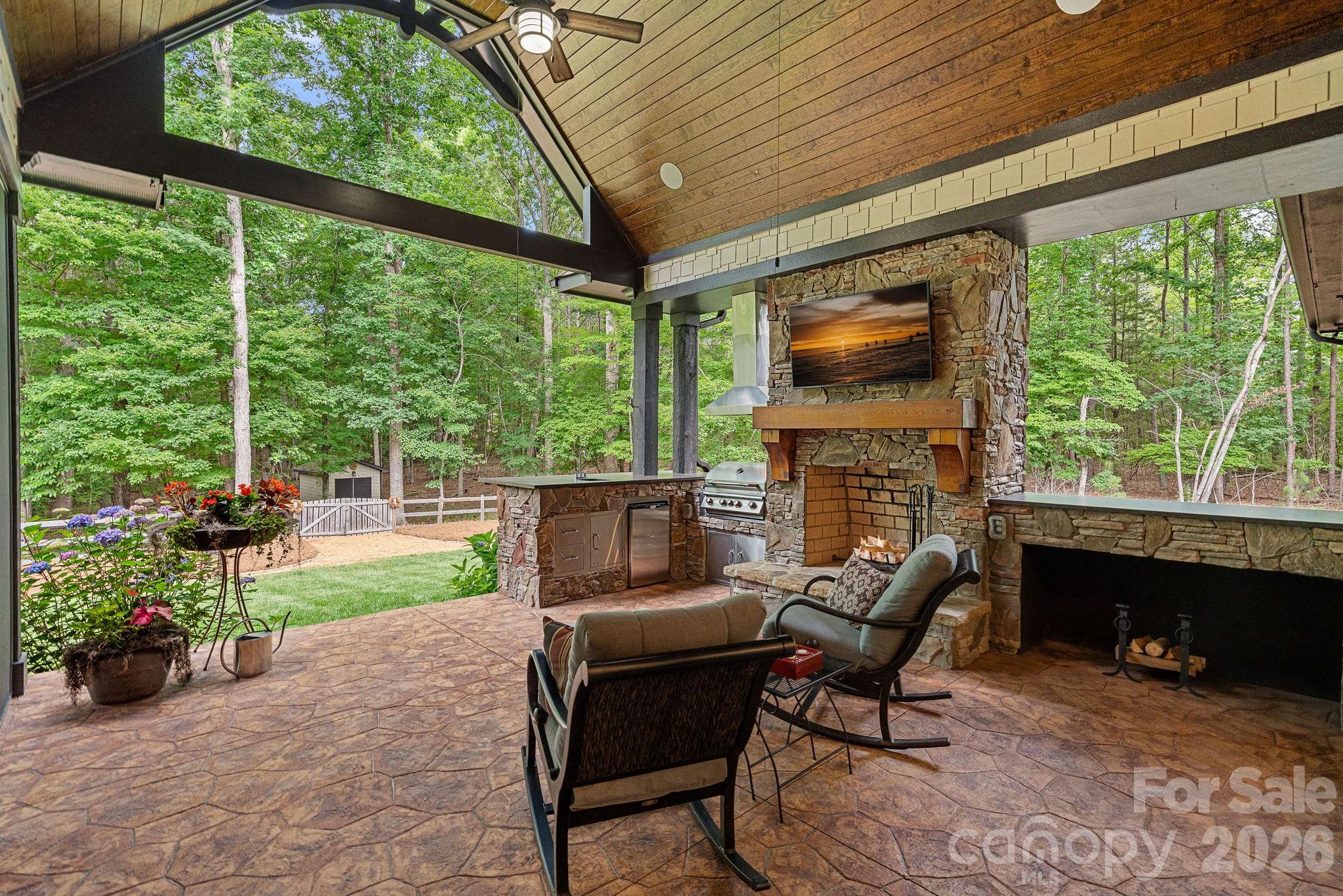 6808 Live Oaks Lane Property Photo 40