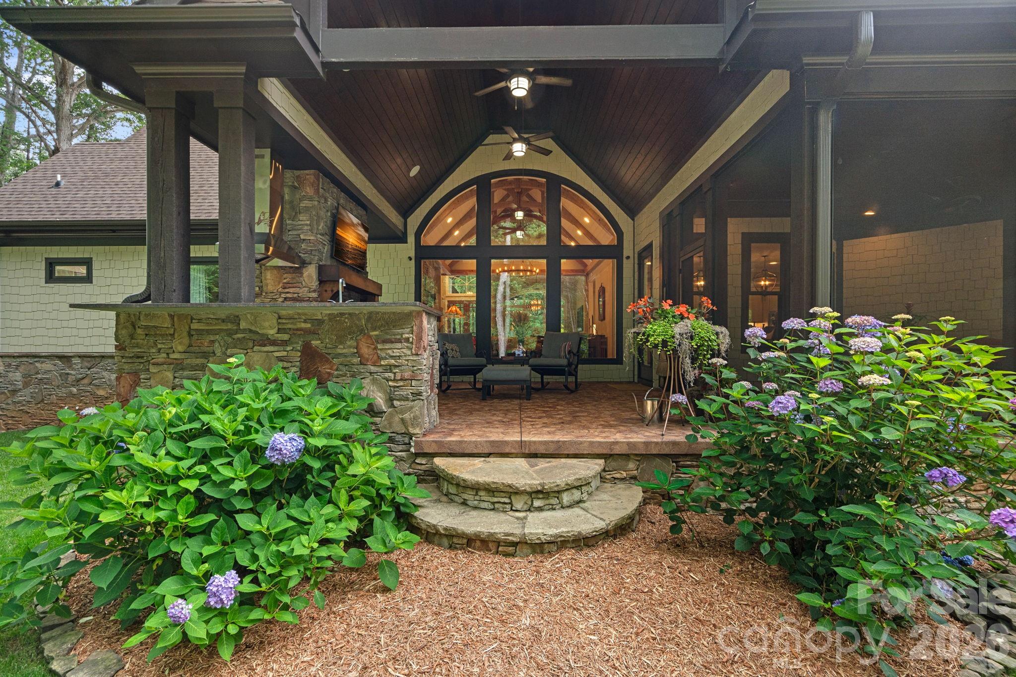 6808 Live Oaks Lane Property Photo 43