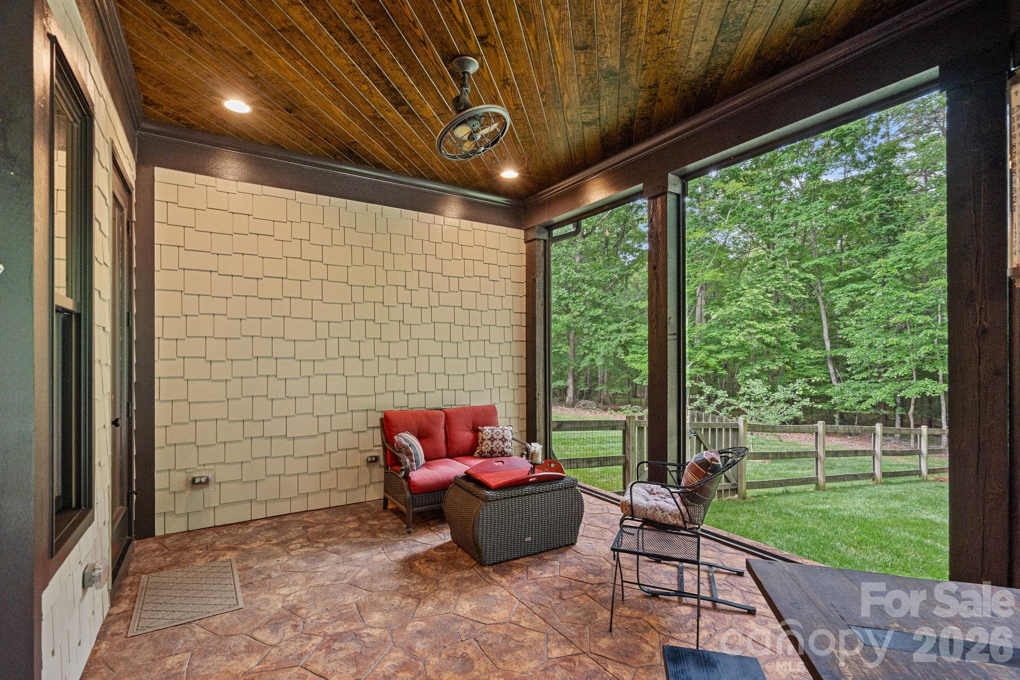 6808 Live Oaks Lane Property Photo 44