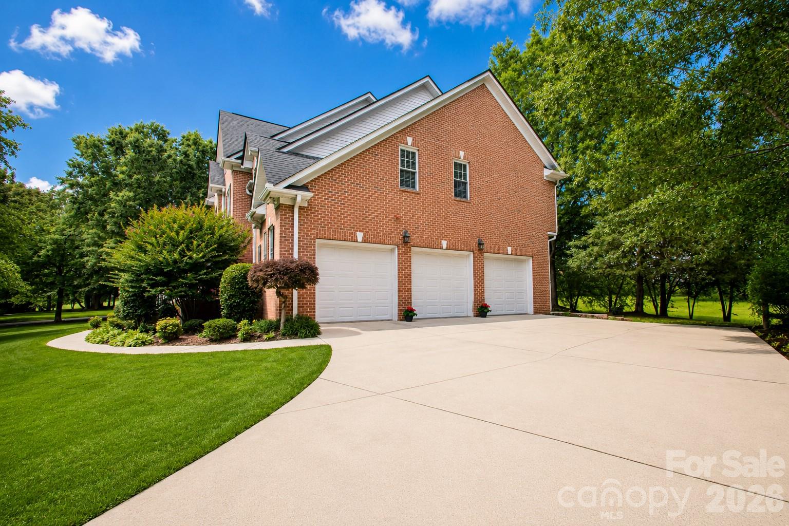 1015 Estate Lane Property Photo 6