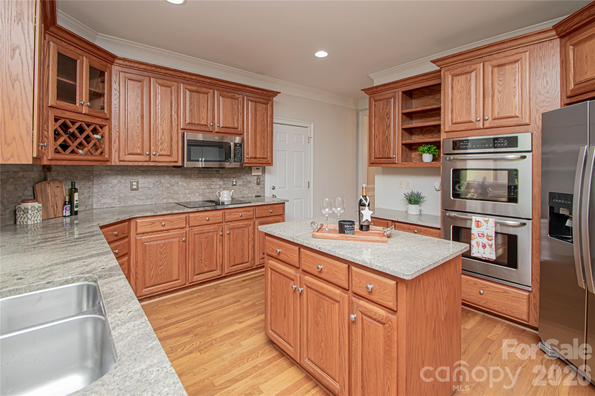 1015 Estate Lane Property Photo 13