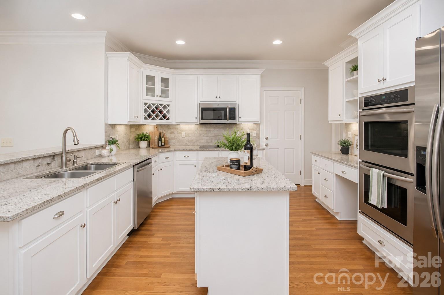 1015 Estate Lane Property Photo 16