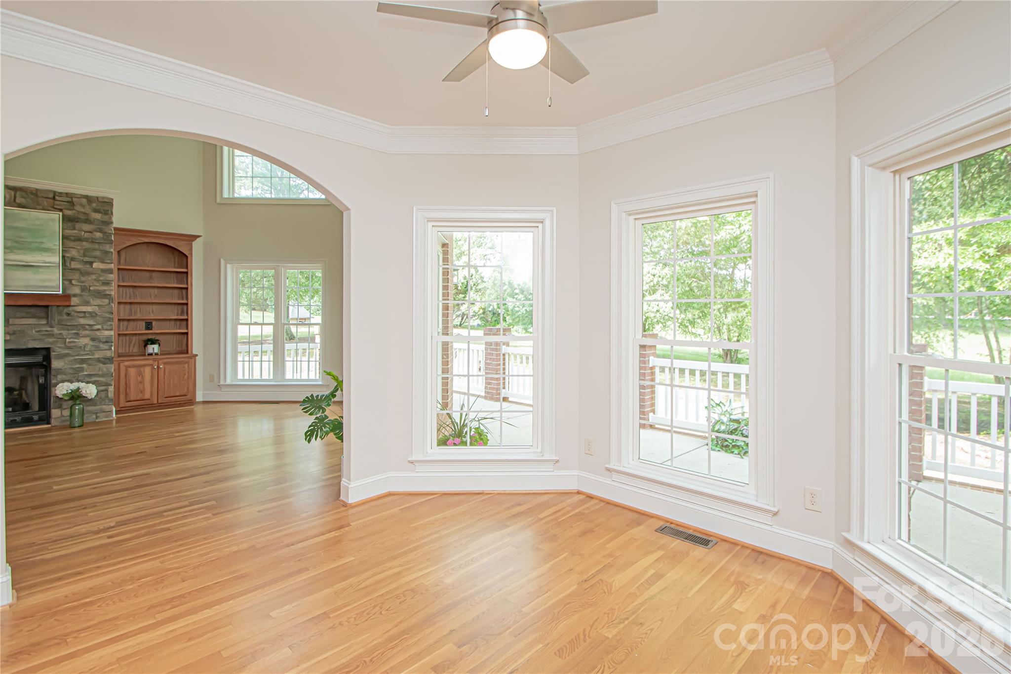 1015 Estate Lane Property Photo 20