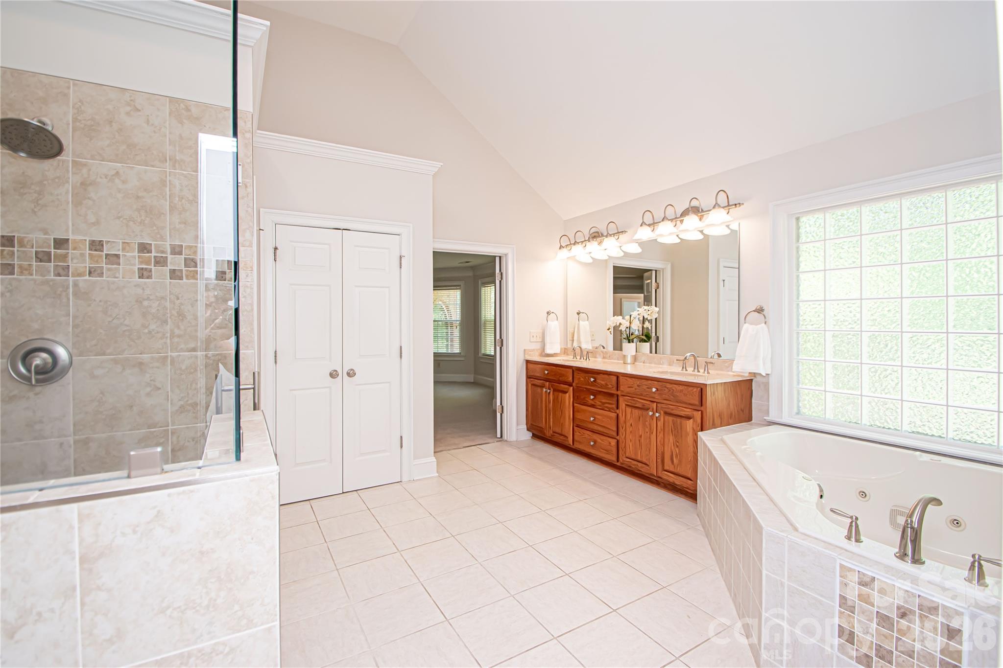1015 Estate Lane Property Photo 27