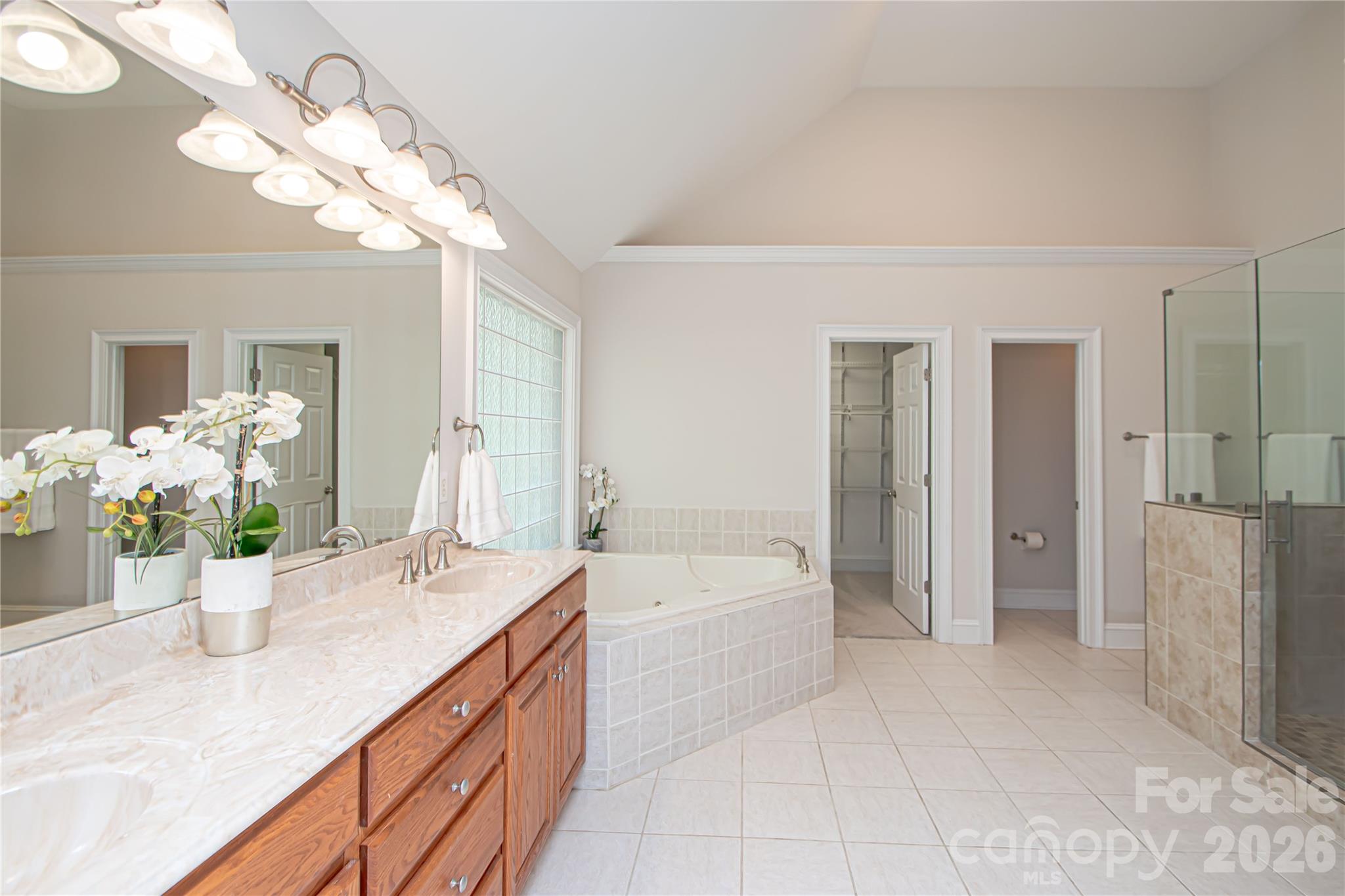 1015 Estate Lane Property Photo 28