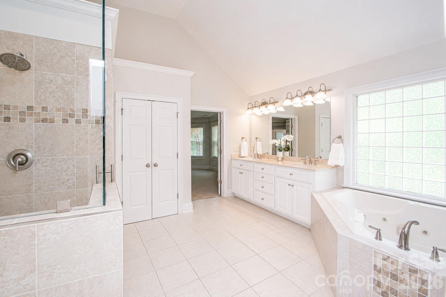 1015 Estate Lane Property Photo 29