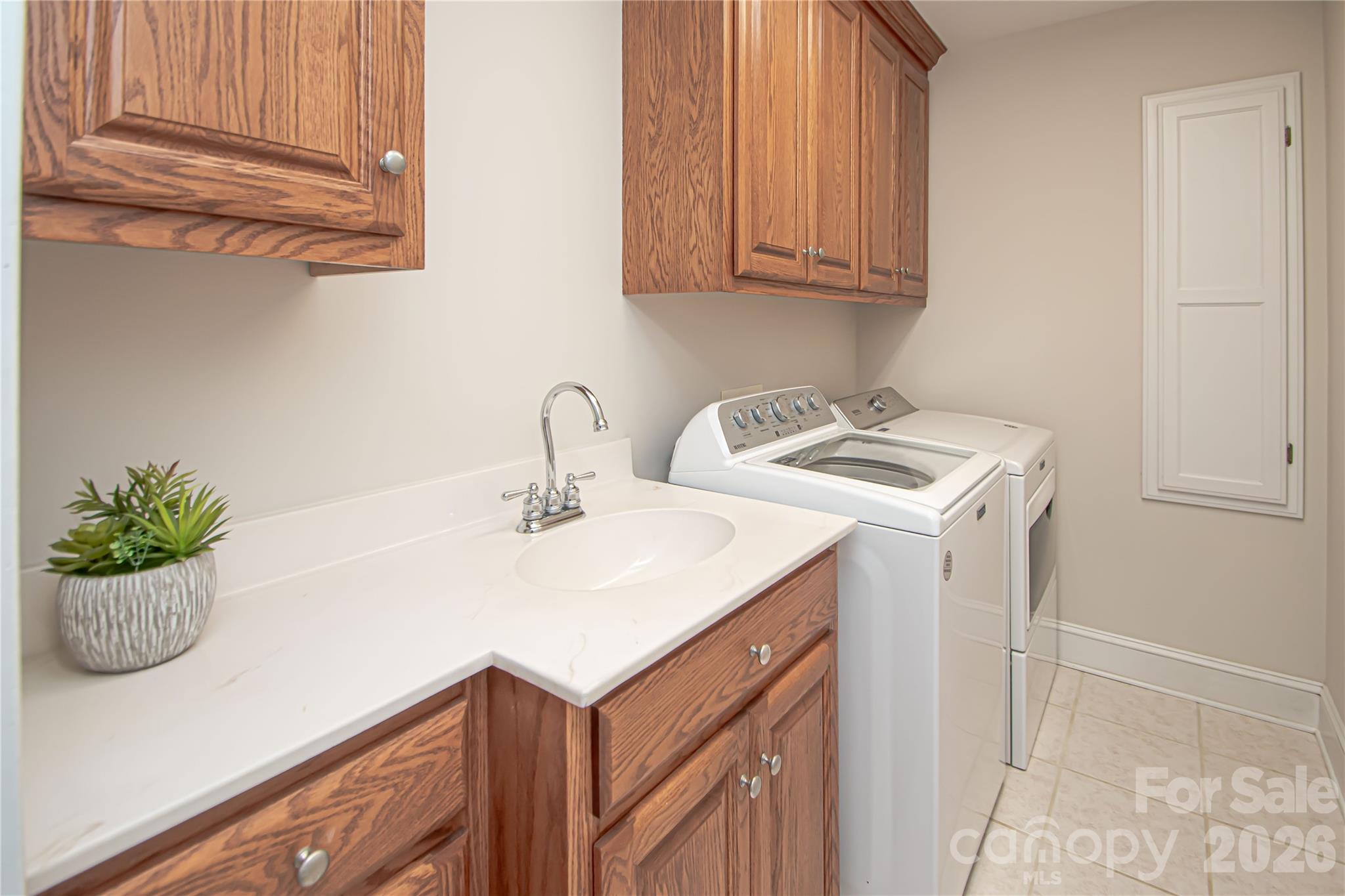 1015 Estate Lane Property Photo 40