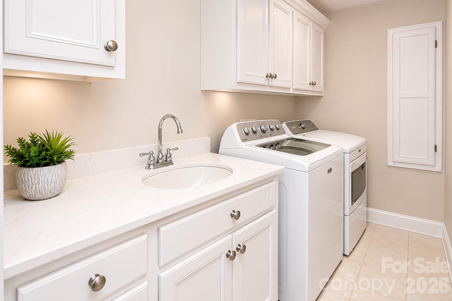 1015 Estate Lane Property Photo 41