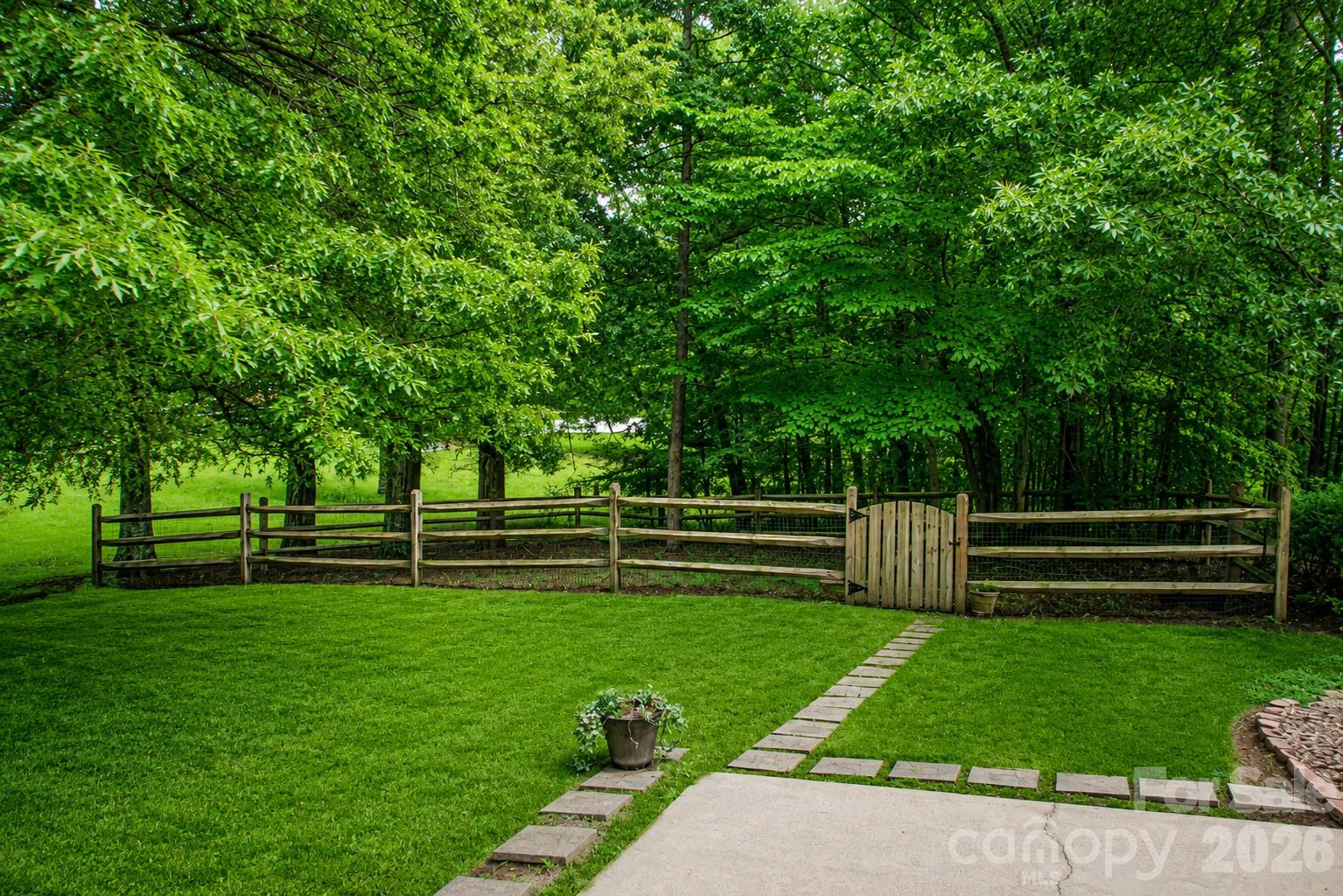 1015 Estate Lane Property Photo 45