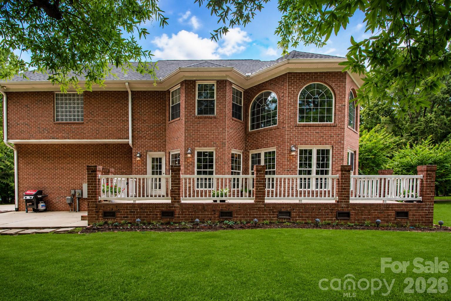 1015 Estate Lane Property Photo 46