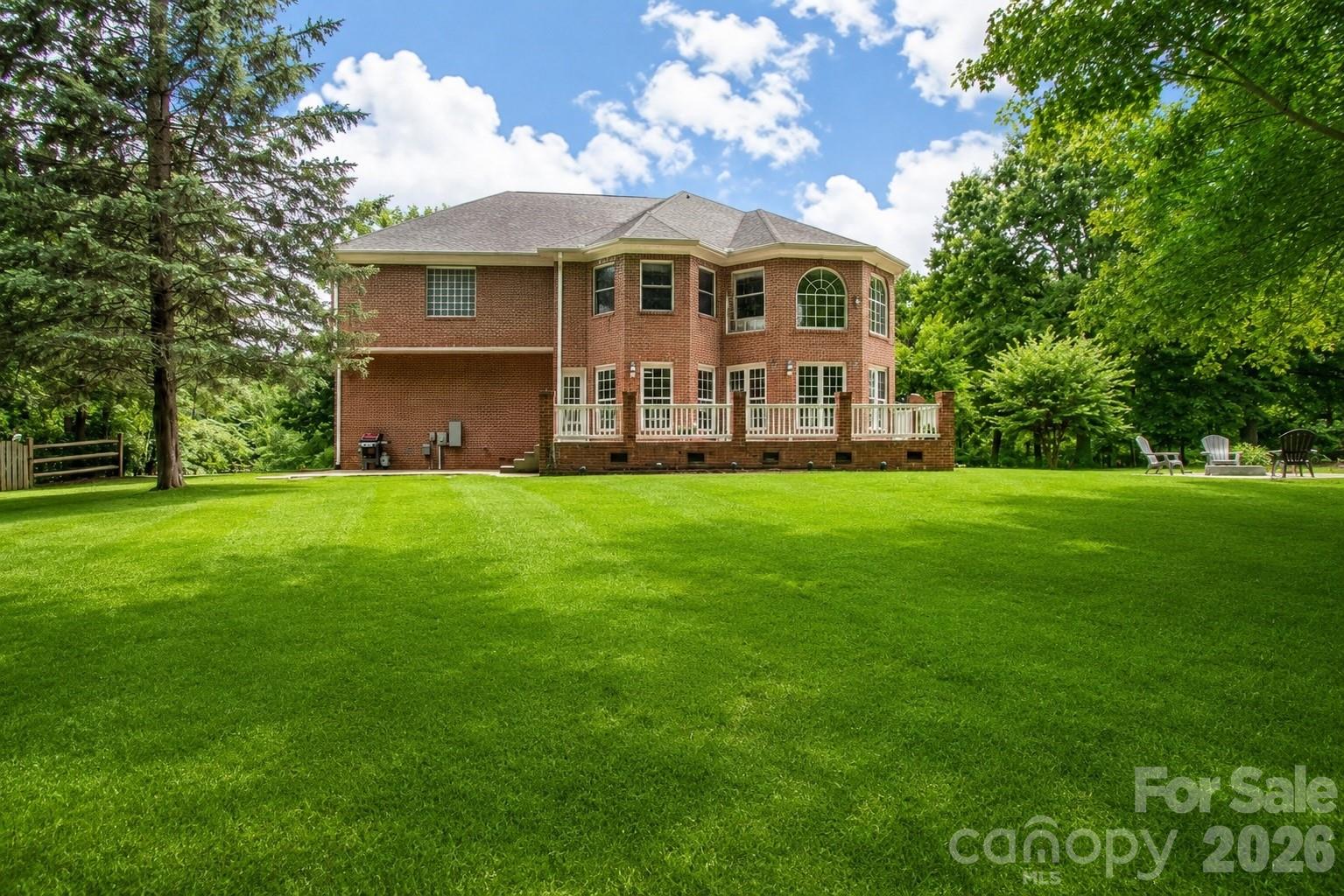 1015 Estate Lane Property Photo 47