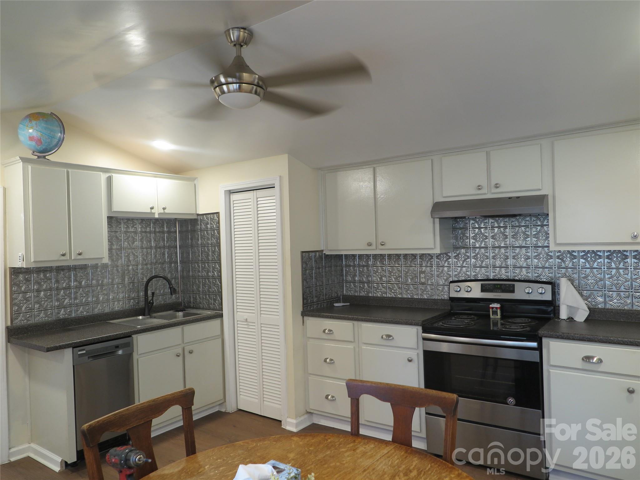2844 Morris Lane Property Photo 8