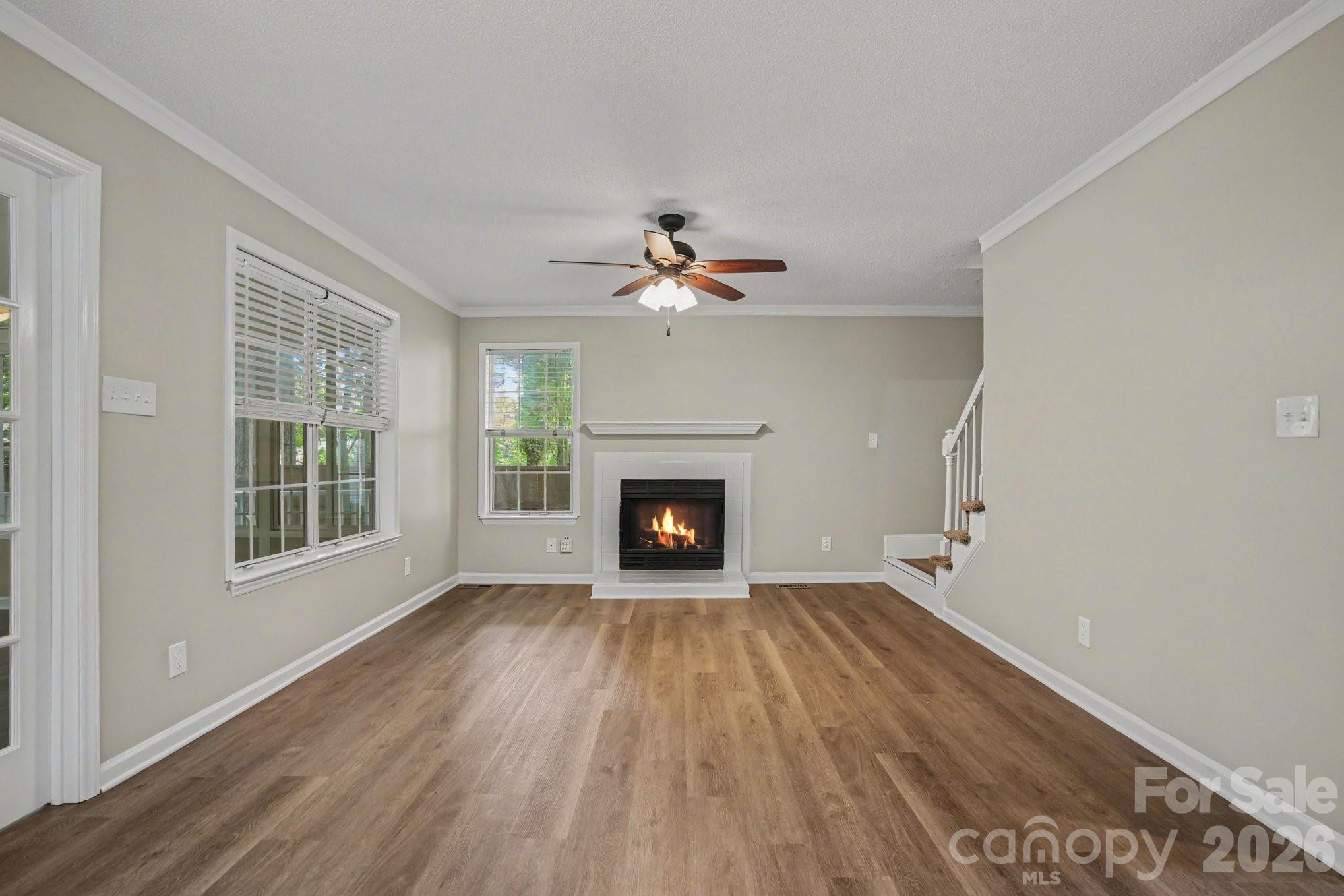 1255 Hawthorne Drive Property Photo 5
