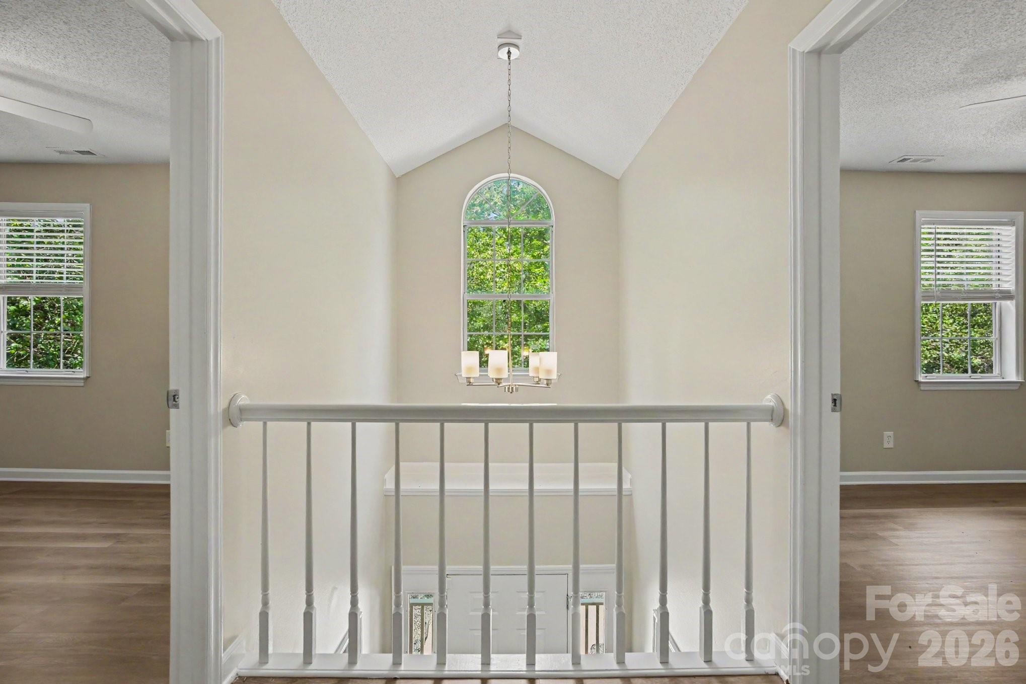1255 Hawthorne Drive Property Photo 7