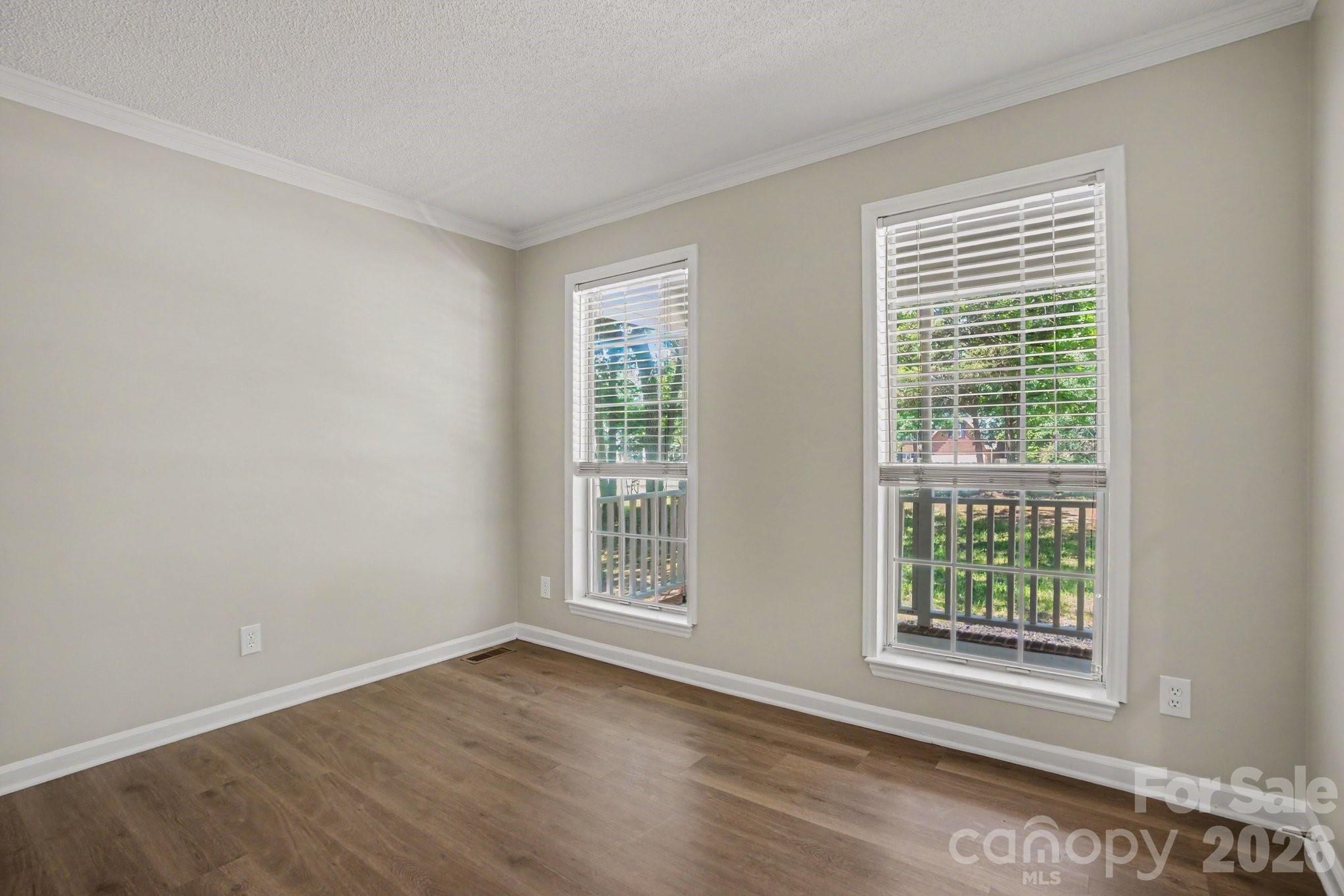 1255 Hawthorne Drive Property Photo 10