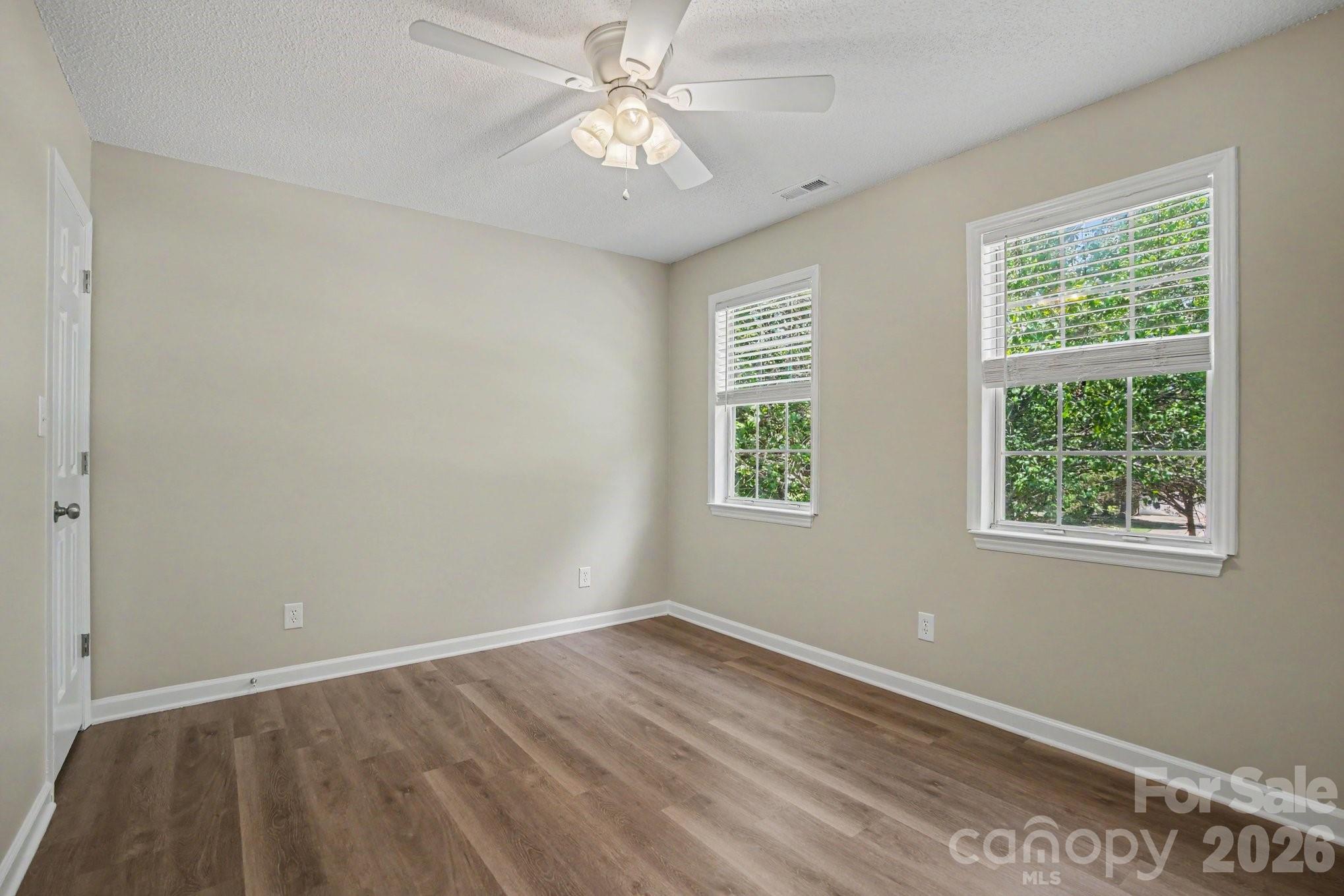 1255 Hawthorne Drive Property Photo 11