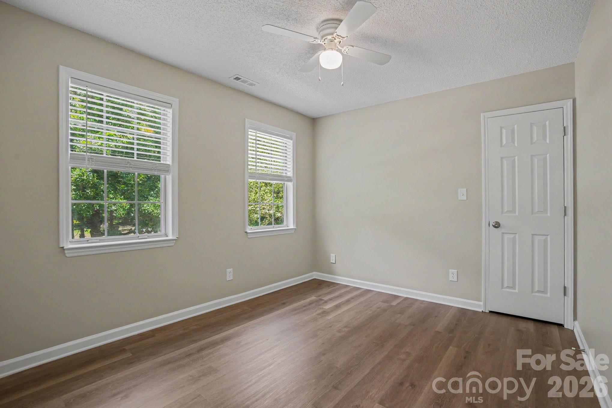 1255 Hawthorne Drive Property Photo 12