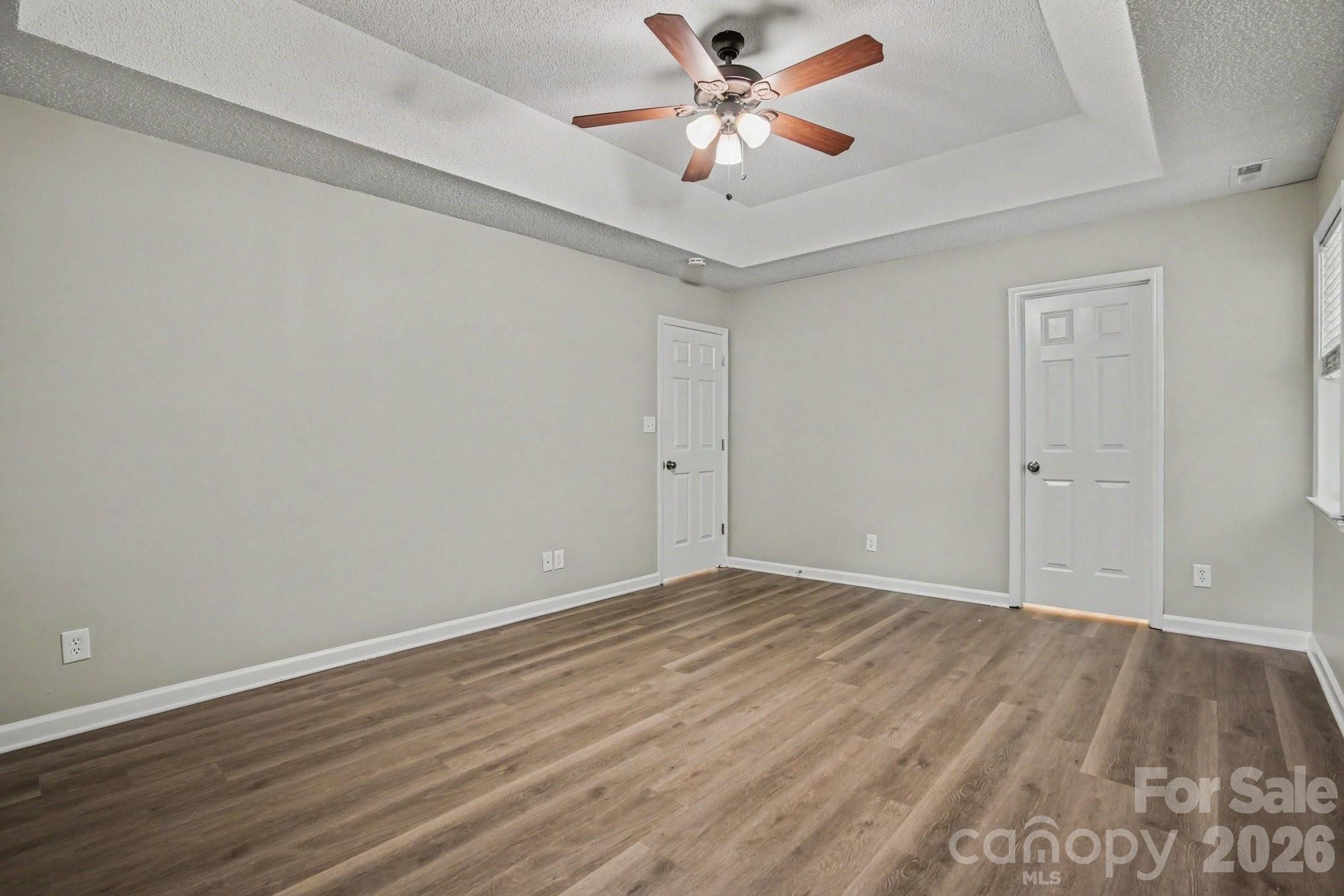 1255 Hawthorne Drive Property Photo 13